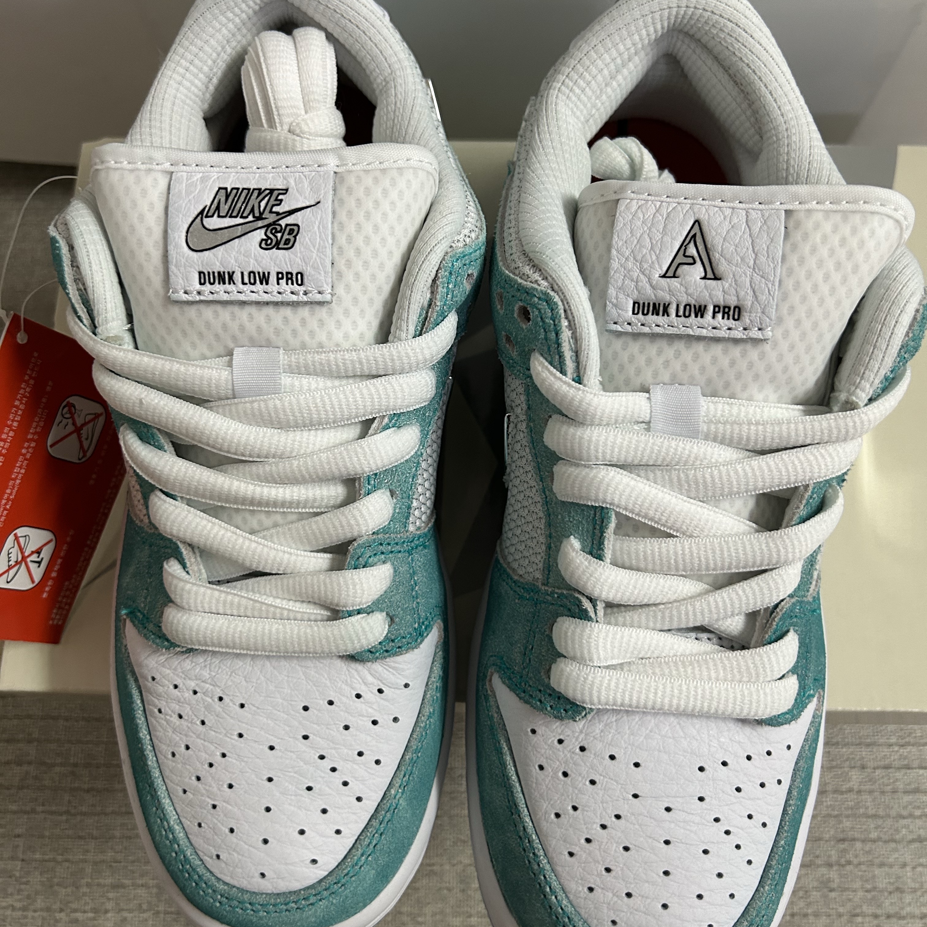 Nike x April Skateboards SB Dunk Low Pro QS Racer Blue Metallic Silver 착용 스타일