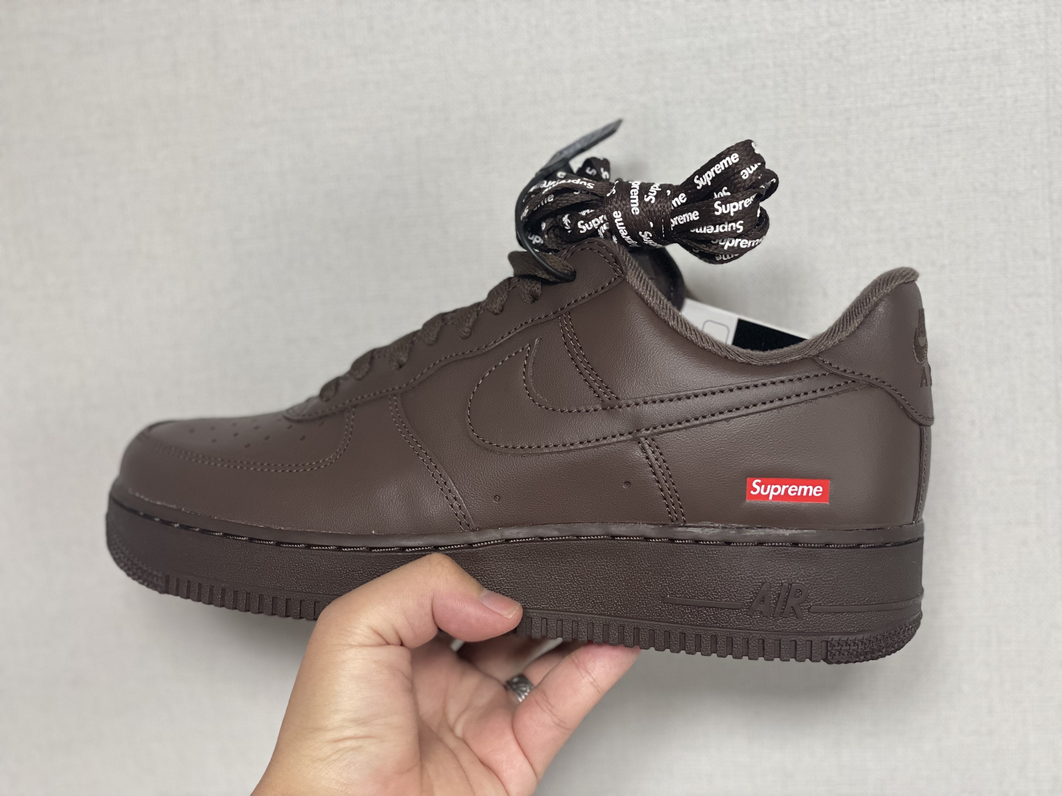 Nike x Supreme Air Force 1 Low Baroque Brown 착용 스타일