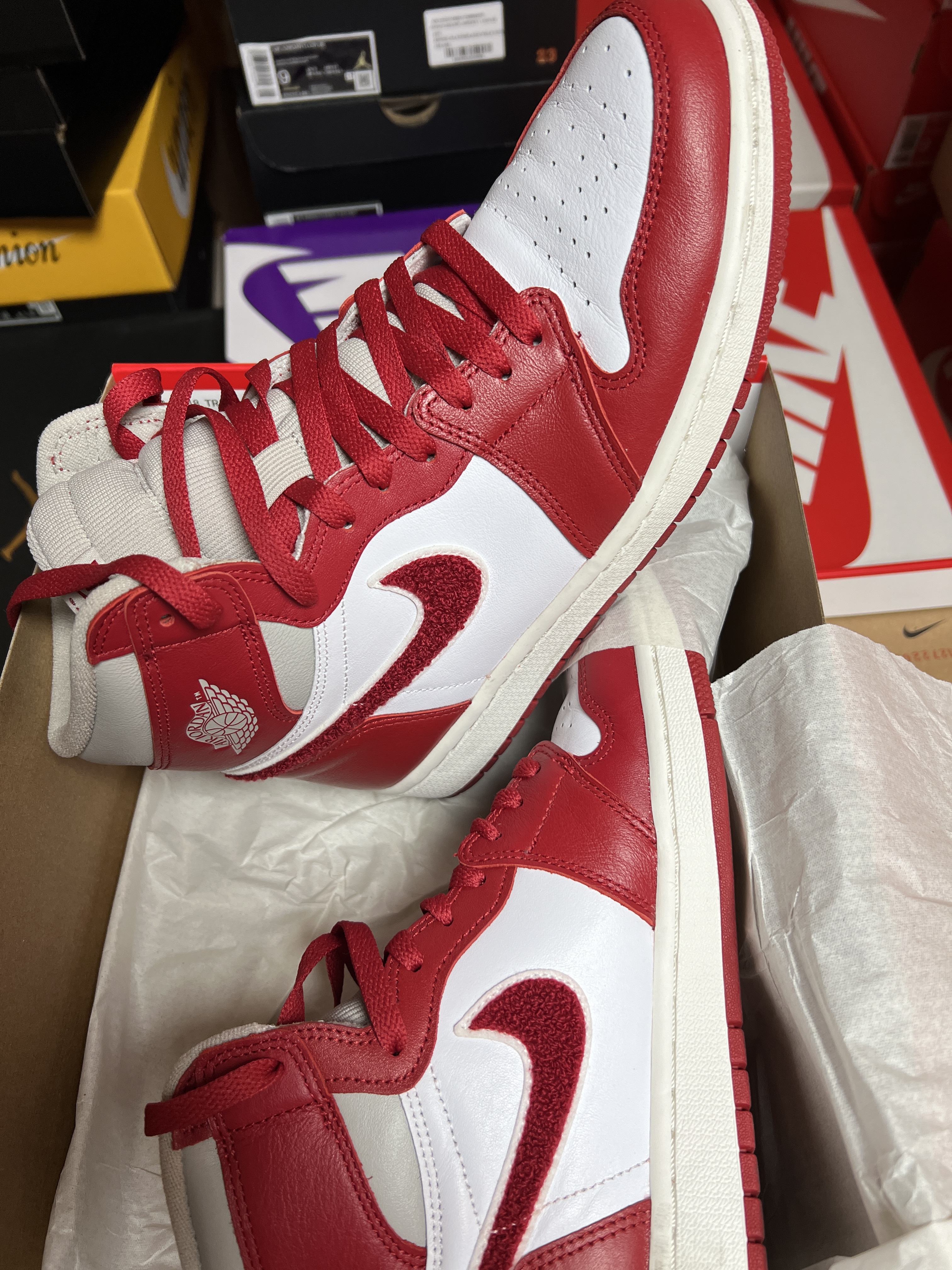 (W) Jordan 1 Retro High OG Varsity Red 착용 스타일