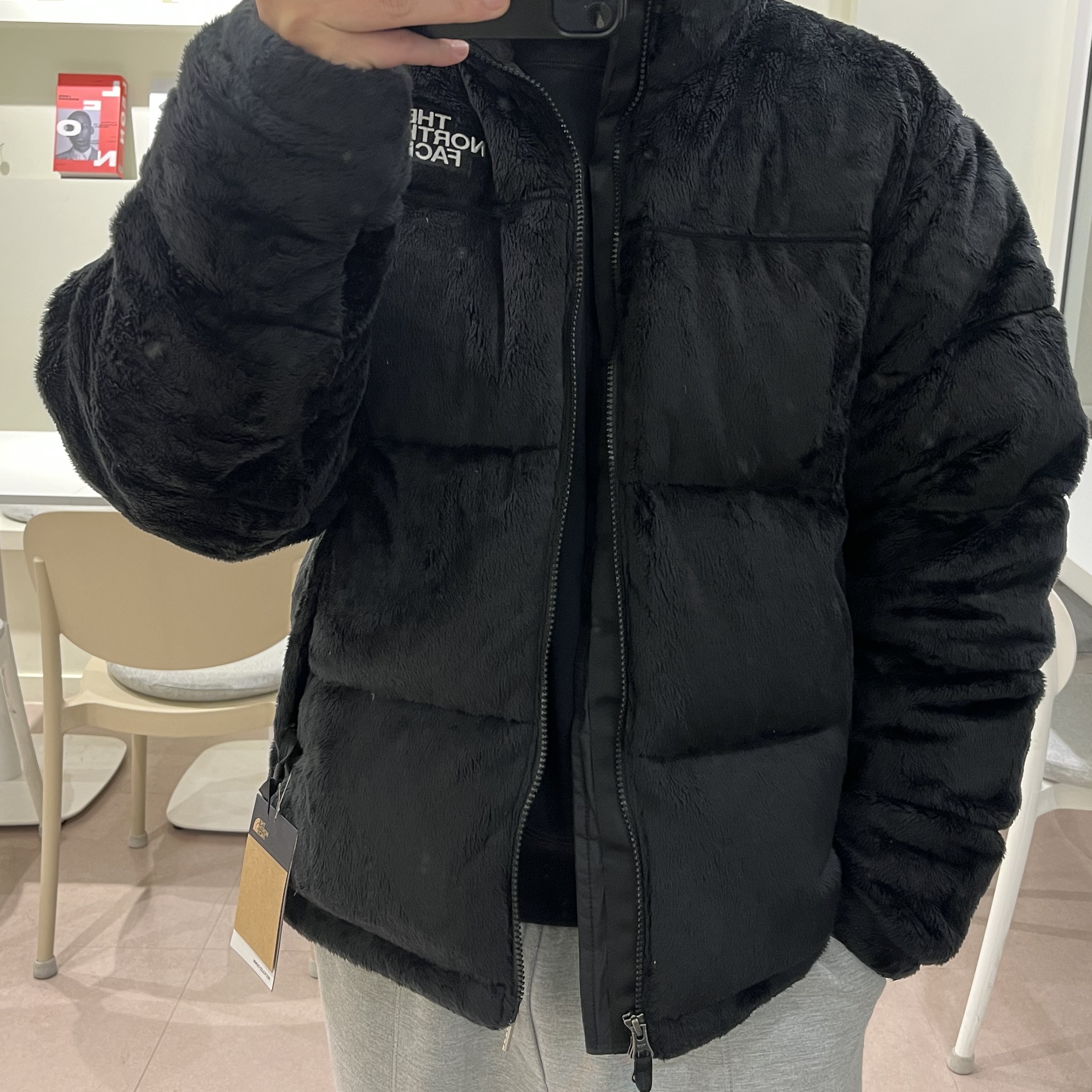 The North Face Versa Velour Nuptse Jacket Black 착용 스타일 - 2