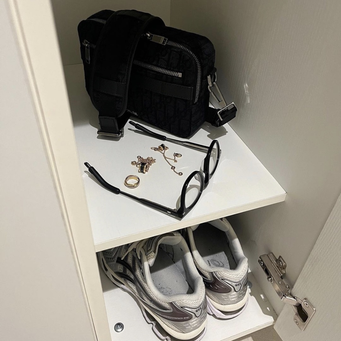 Asics Gel-Kayano 14 Cream Black, Dior Safari Mini Messenger Bag Dior Oblique Jacquard Black 착용 스타일