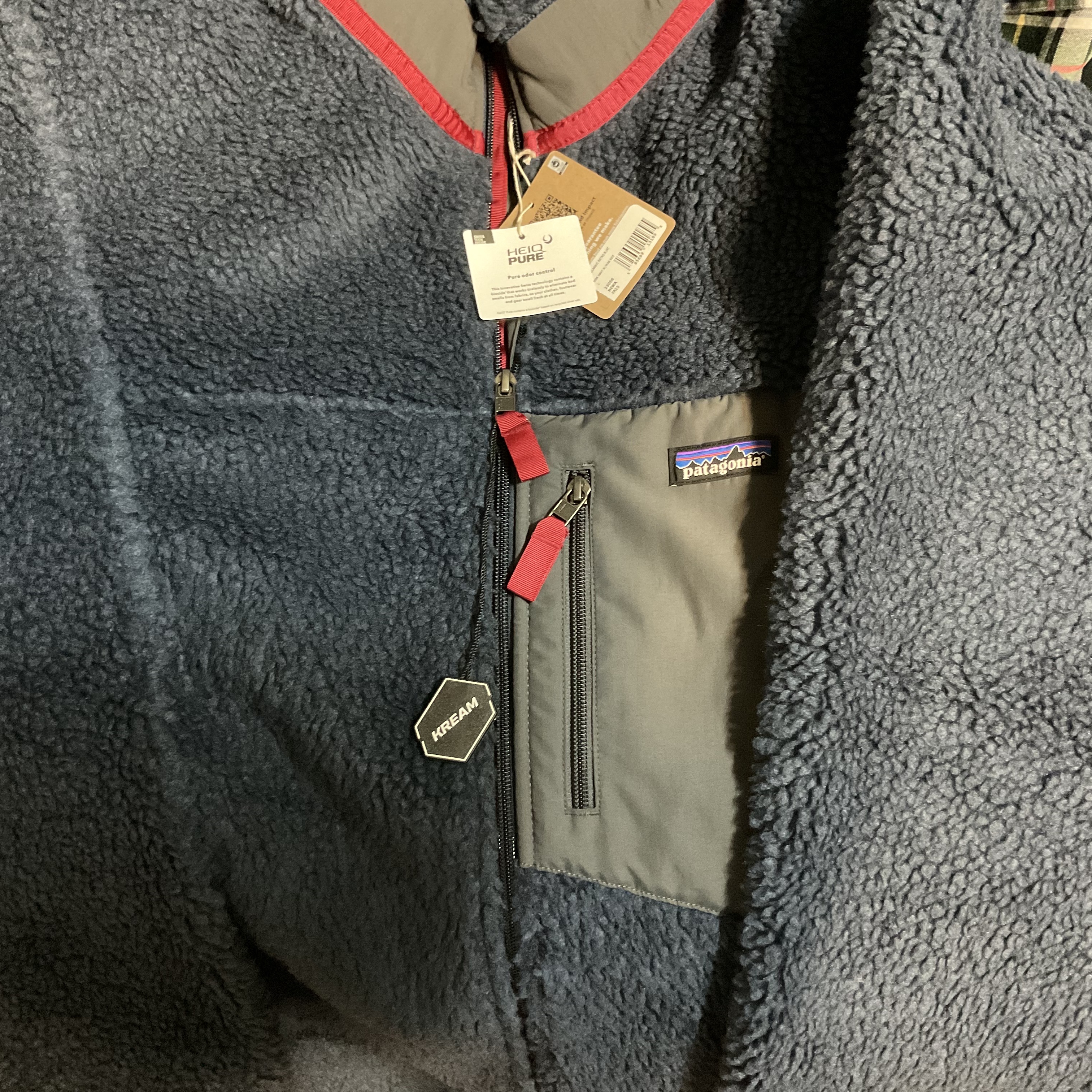 Patagonia Classic Retro-X Jacket New Navy Wax Red 착용 스타일