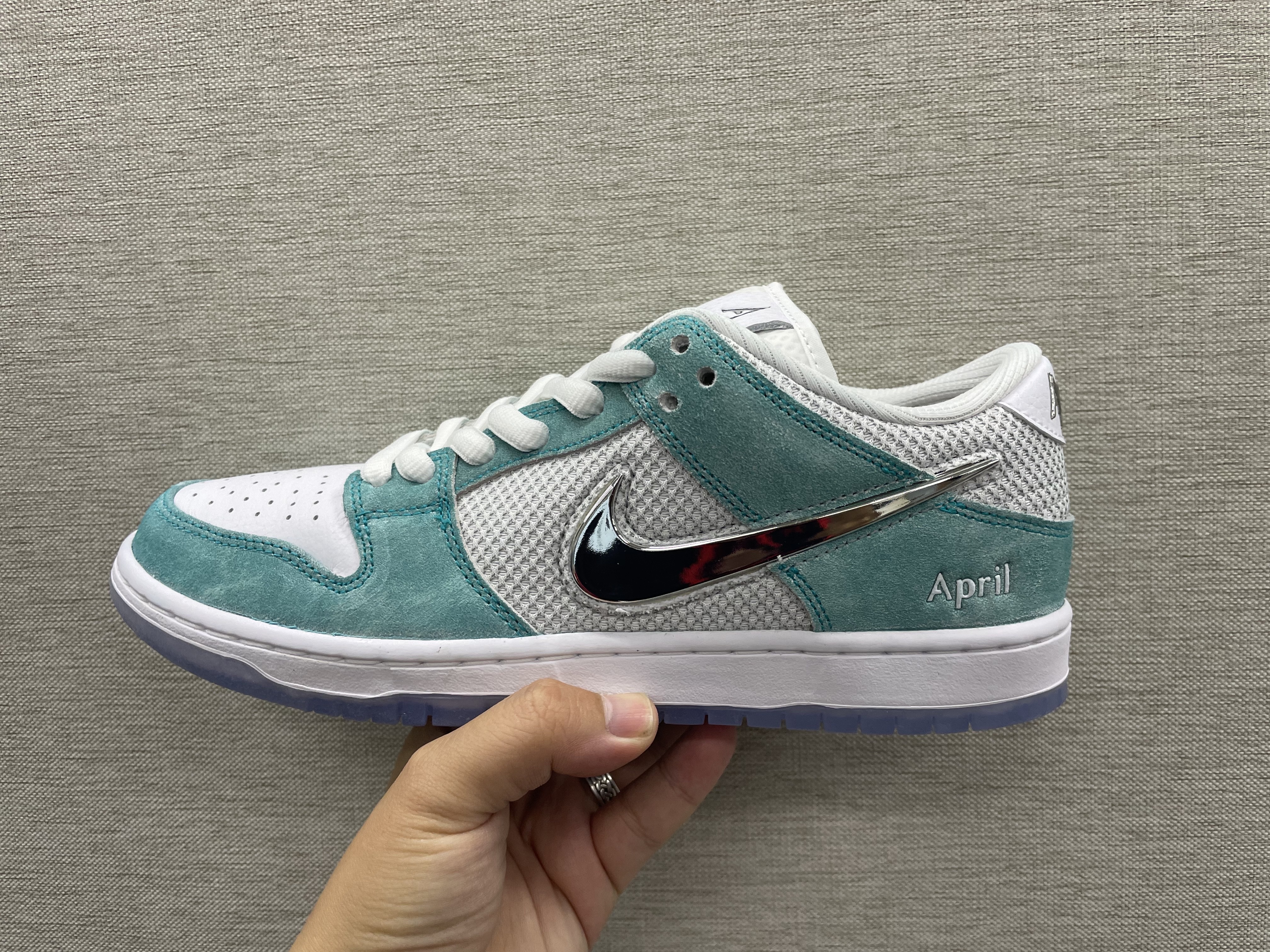 Nike x April Skateboards SB Dunk Low Pro QS Racer Blue Metallic Silver 착용 스타일
