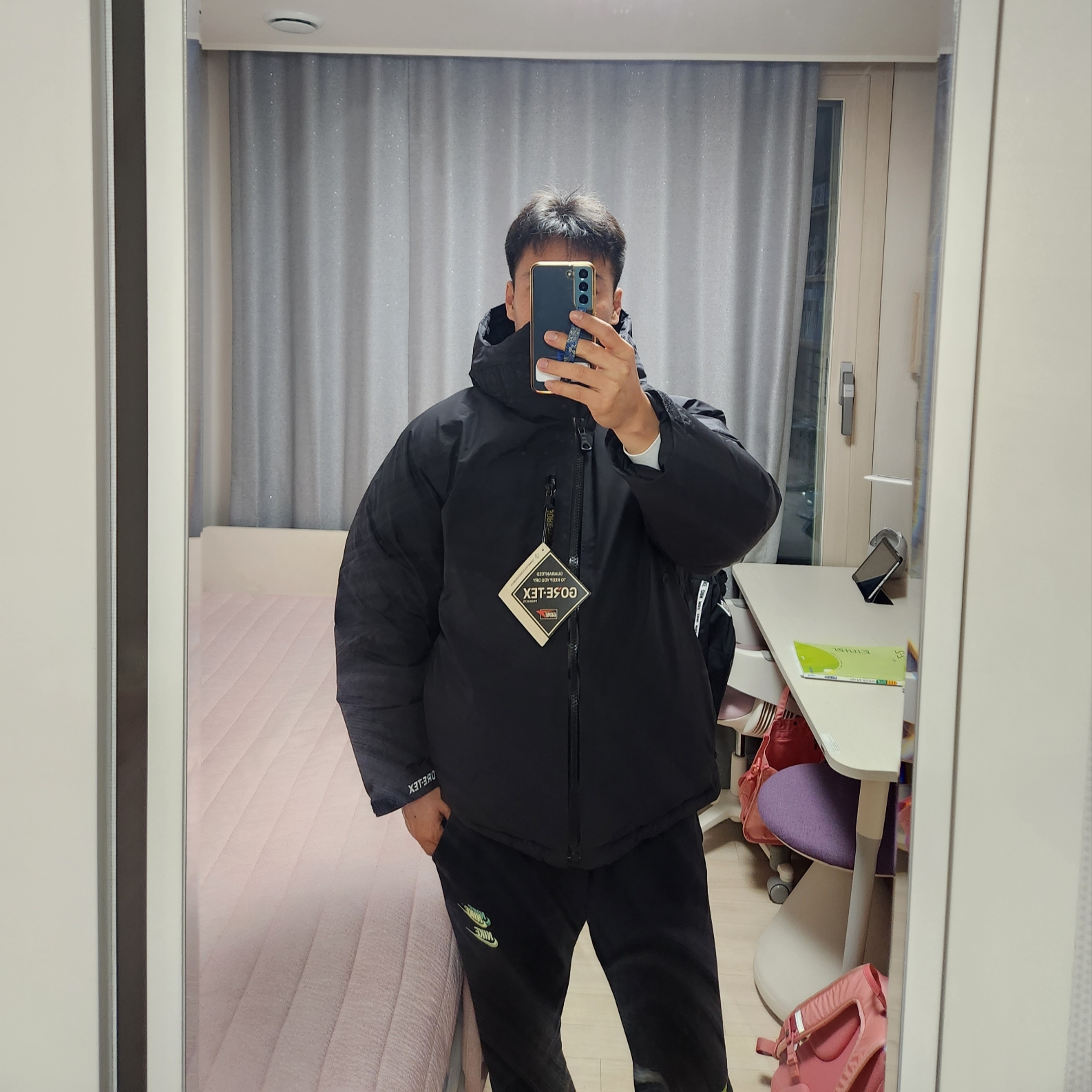 Supreme Gore-Tex 700-Fill Down Parka Black - 23FW 착용 스타일