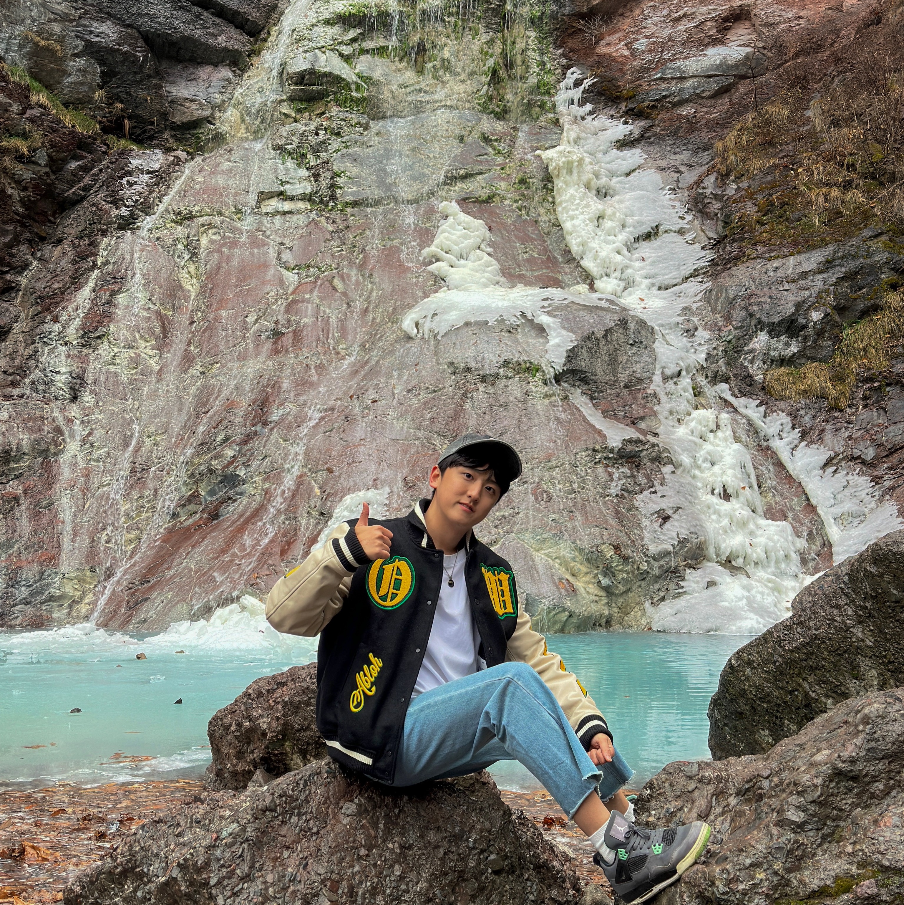 Off-White Graphics Leather Varsity Jacket Black Yellow, Jordan 4 Retro Green Glow 착용 스타일 - 5