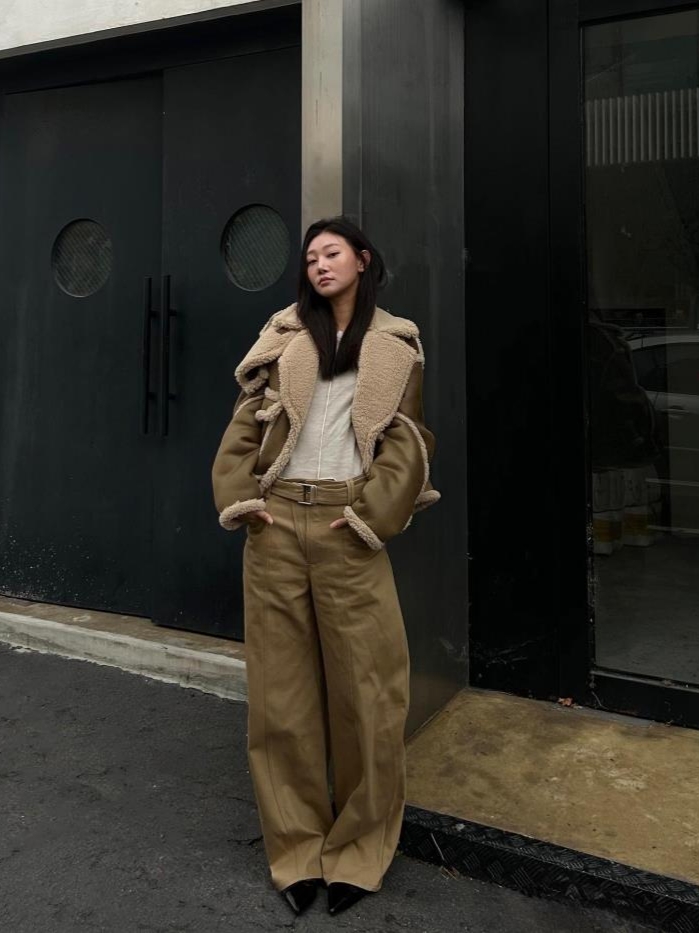 Millo Women Vintage Crack Shearling Jacket Deep Khaki, Haleine Shearing Crop Blouson Black 착용 스타일 - 2