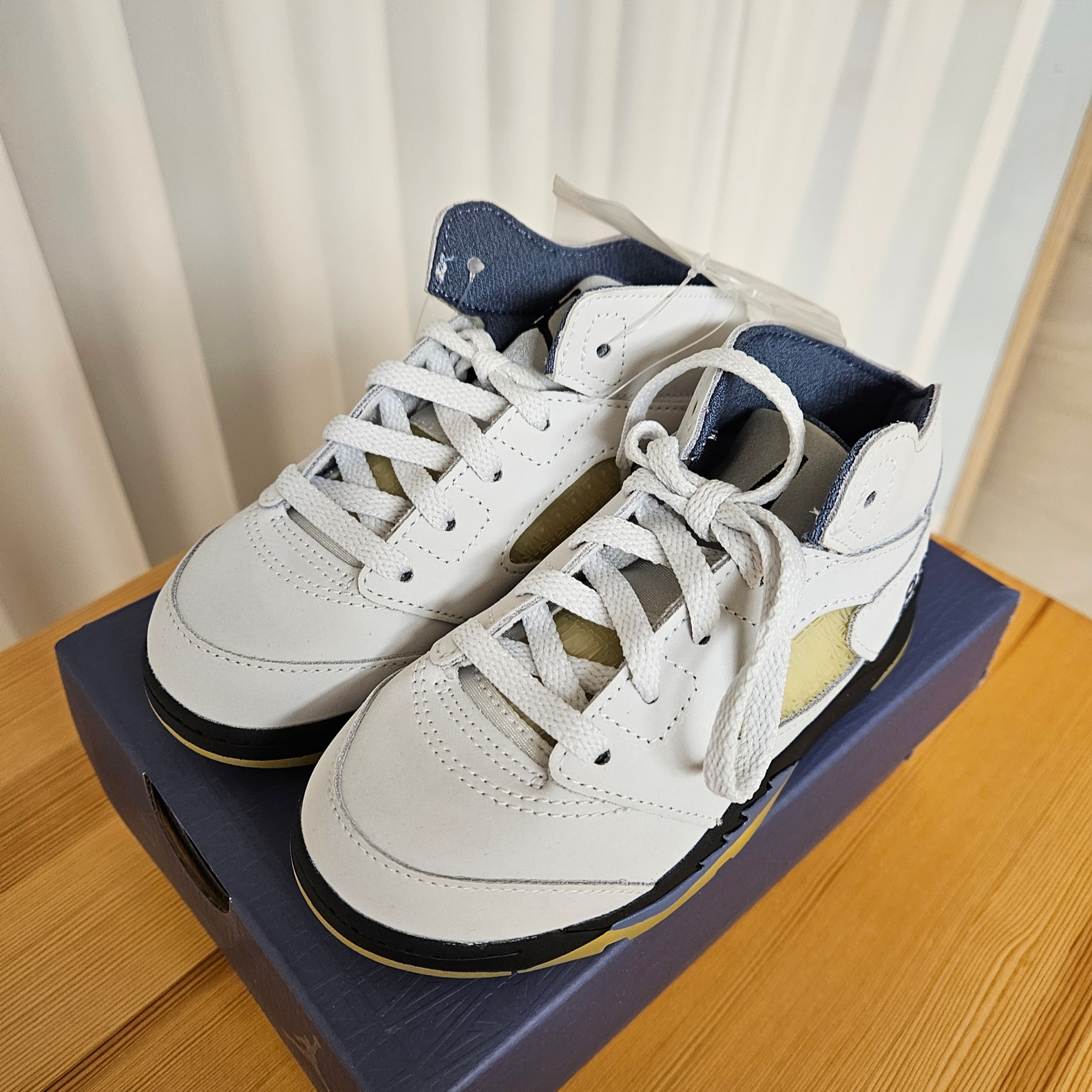 (TD) Jordan 5 x A Ma Maniere Dawn 착용 스타일 - 1