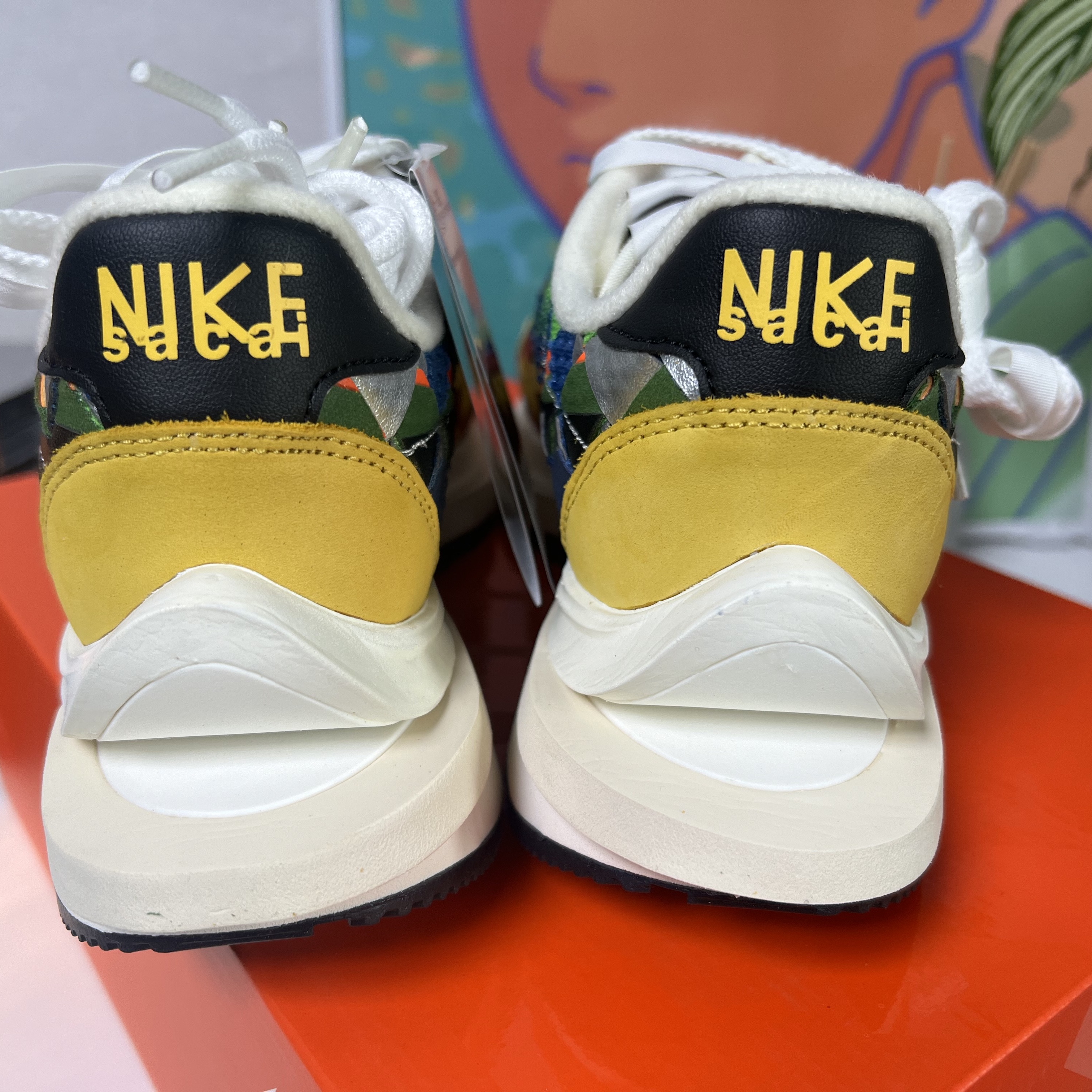 Nike x Sacai x Jean Paul Gaultier LDVaporWaffle Mix Low Green Gusto Safety Orange 착용 스타일 - 3