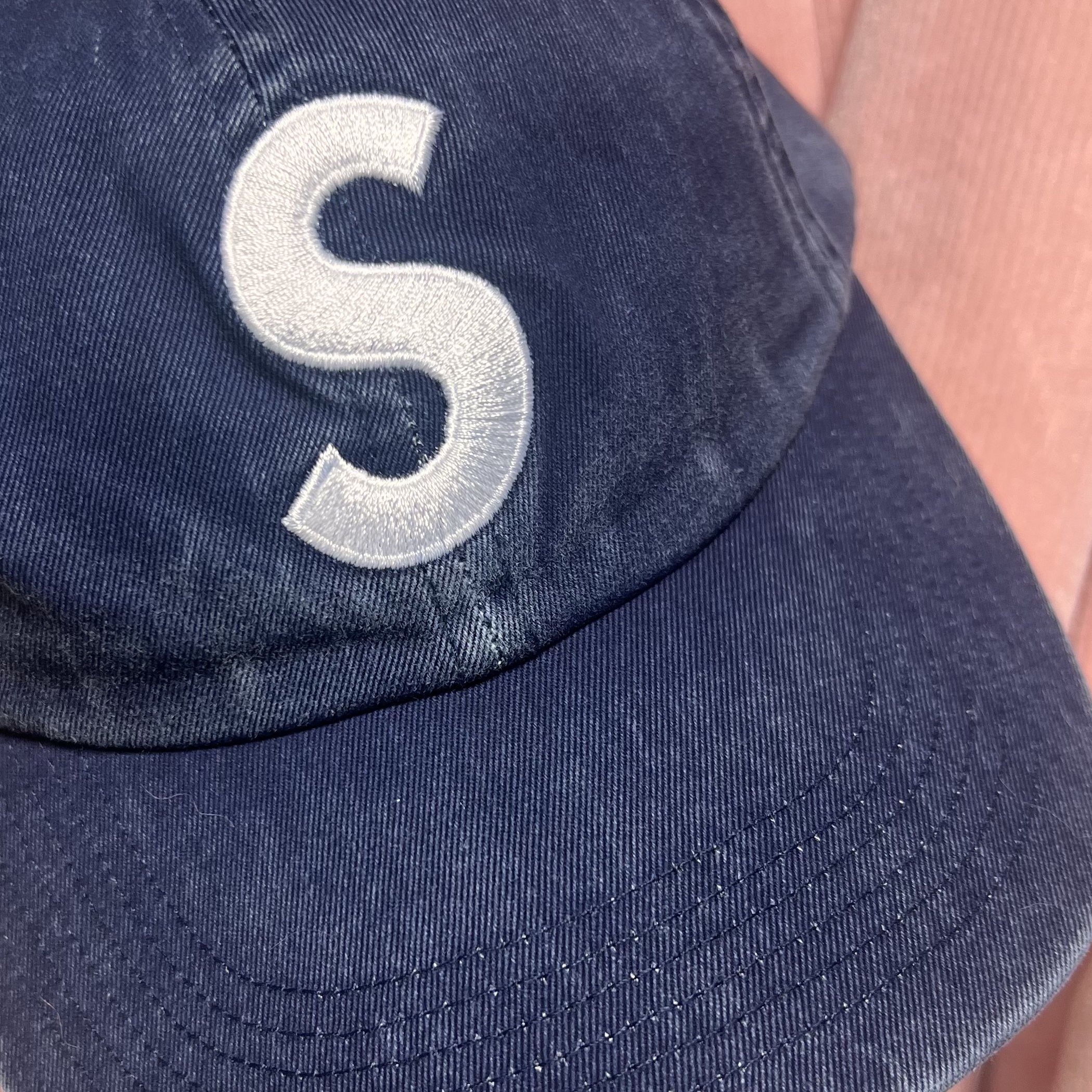 Supreme Pigment Print S Logo 6-Panel Indigo - 22FW 착용 스타일