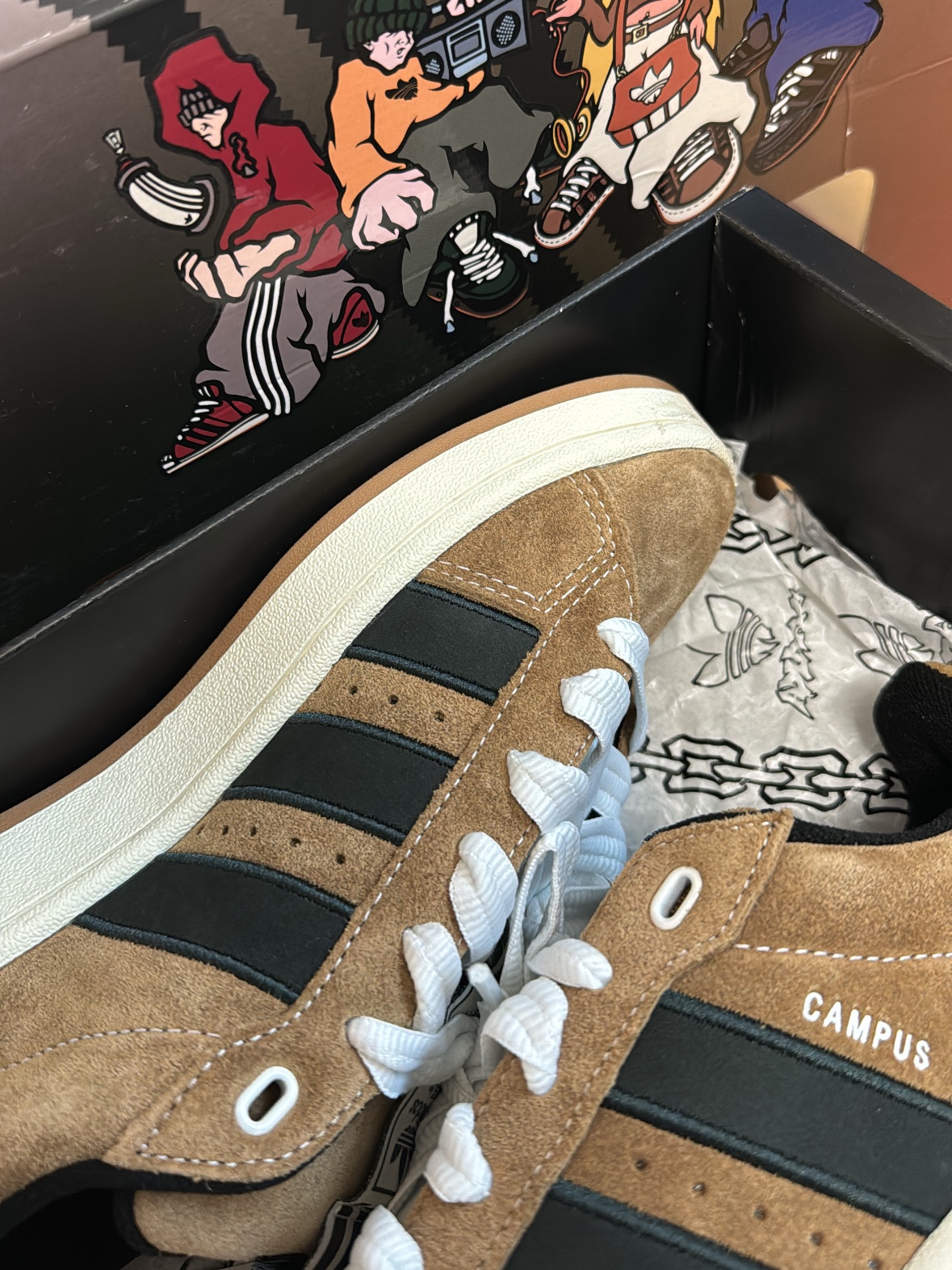 Adidas x YNuK Campus 00s Brown Desert 착용 스타일 - 1