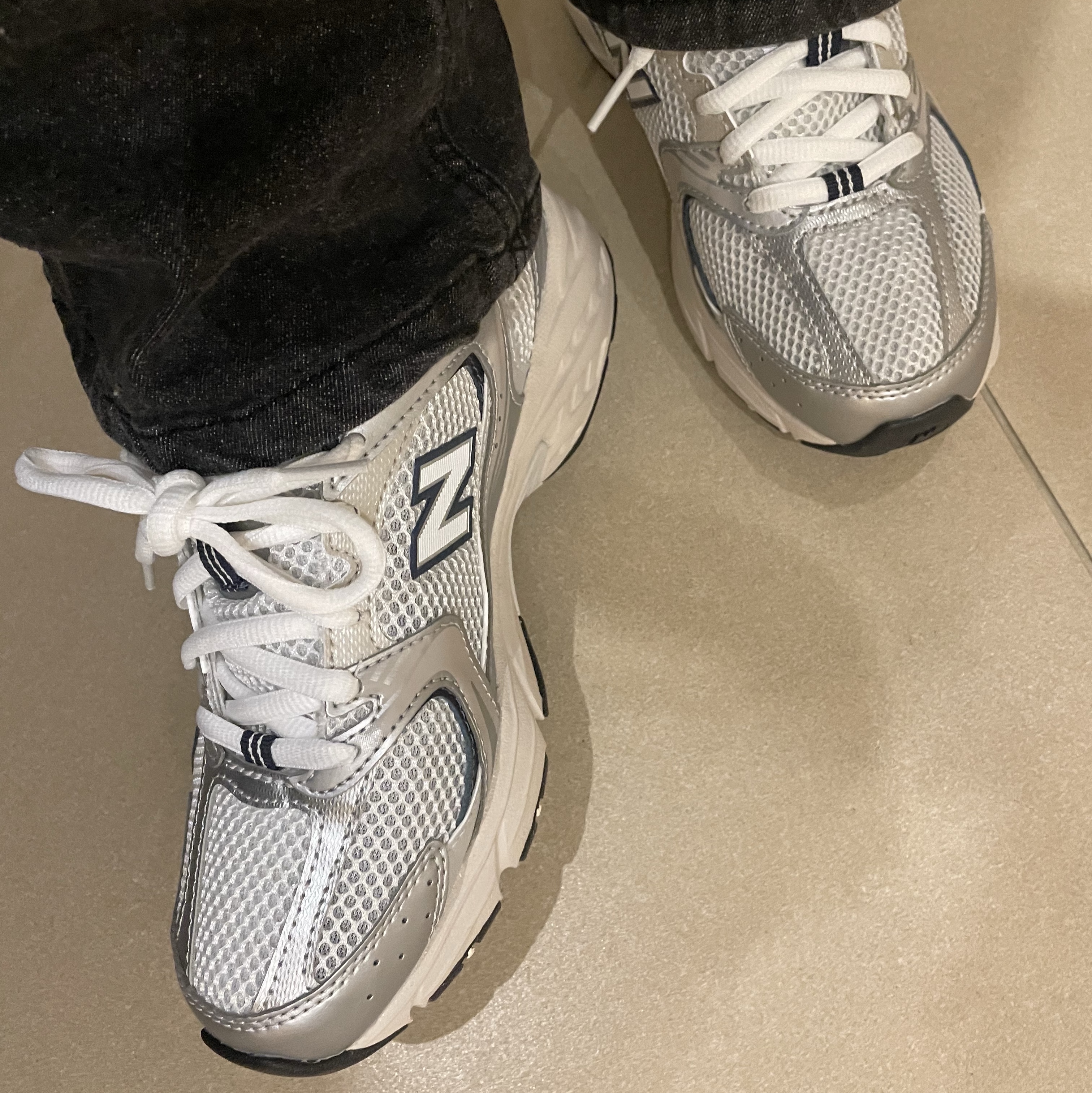 New Balance 530 Steel Grey 착용 스타일