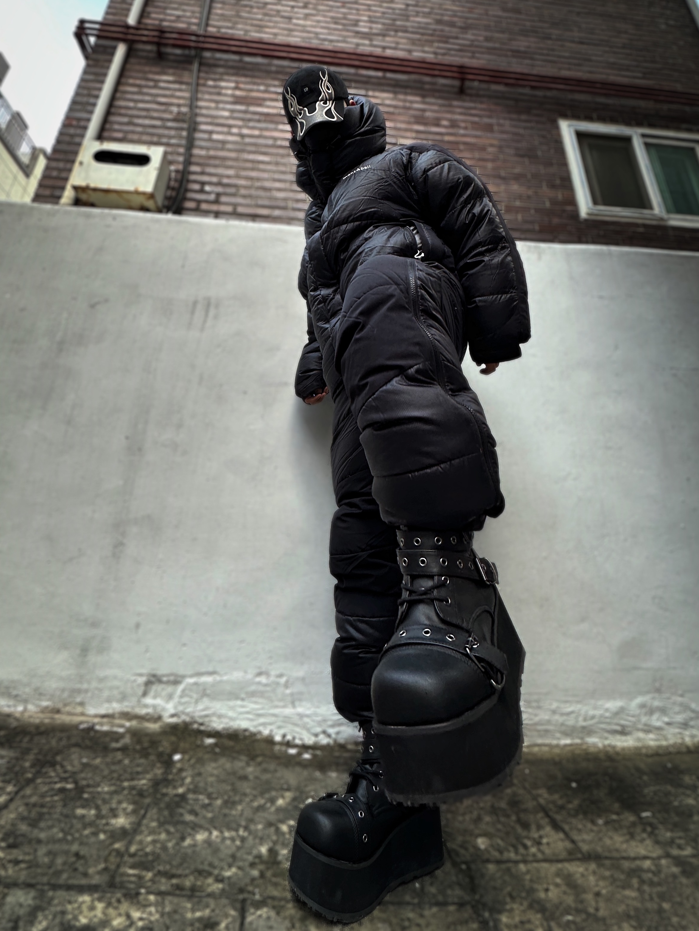 Yeezy Gap Engineered By Balenciaga Flame Cap Black, Montbell Down Hanten Jacket Maroon 착용 스타일 - 3