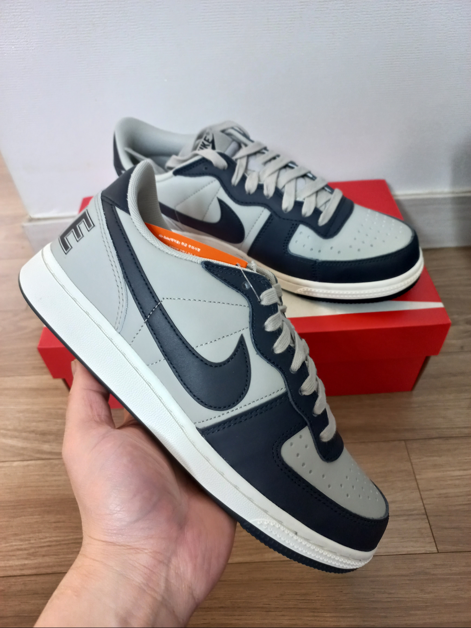 Nike Terminator Low Dark Obsidian and Granite 착용 스타일 - 1