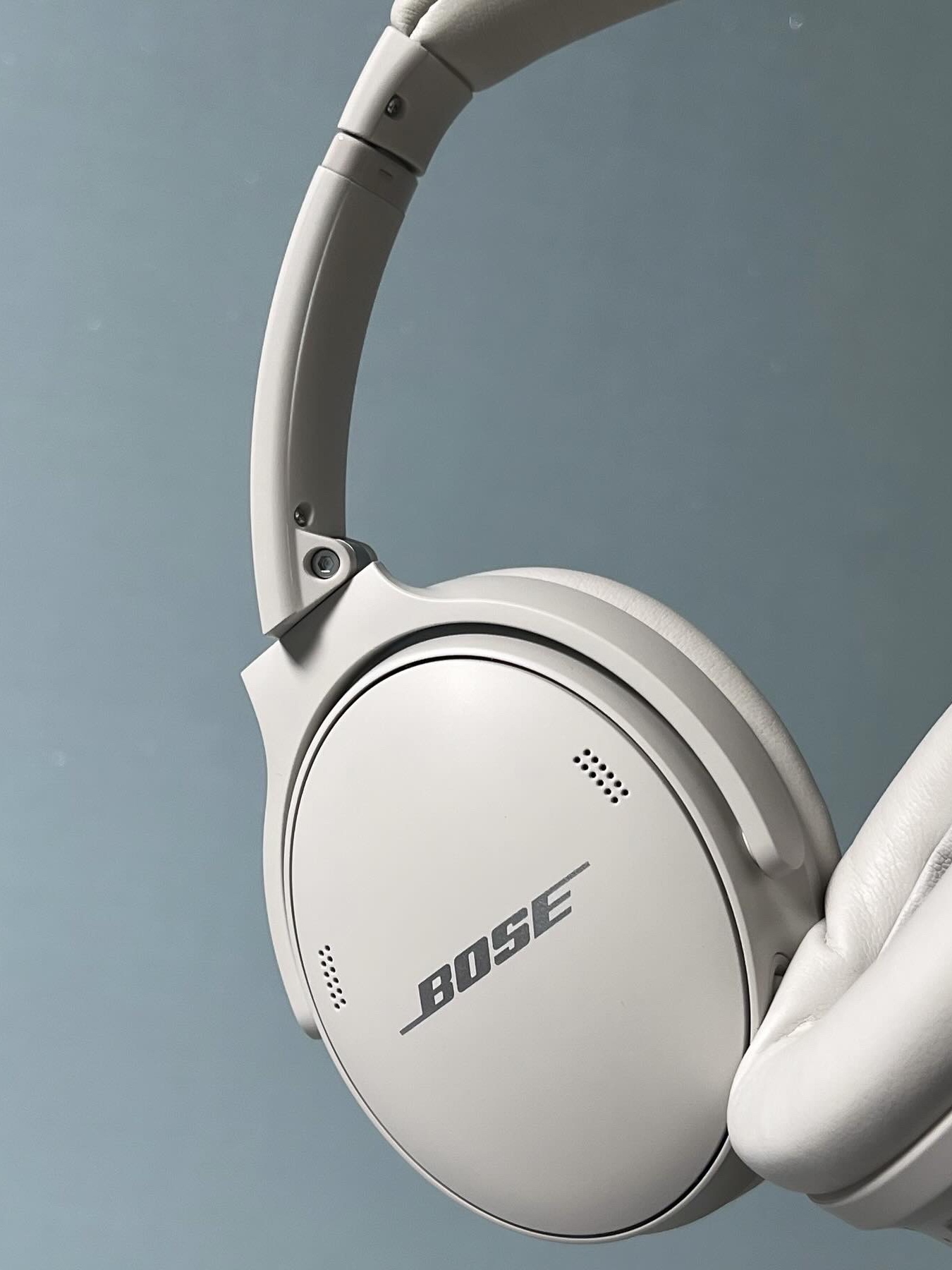 BOSE QC45 White Smoke (Korean Ver.) 착용 스타일 - 1