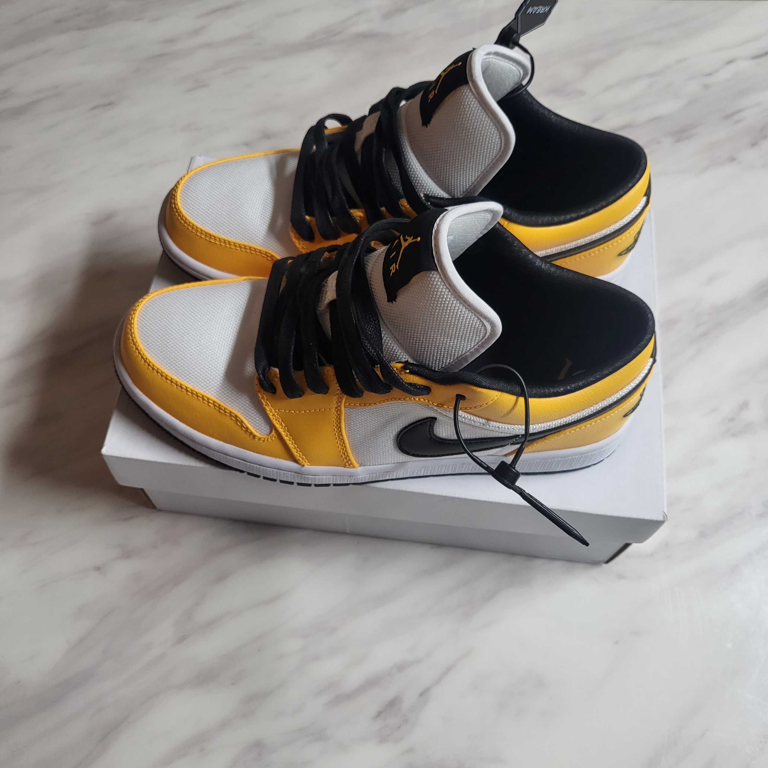 (W) Jordan 1 Low SE Laser Orange 착용 스타일