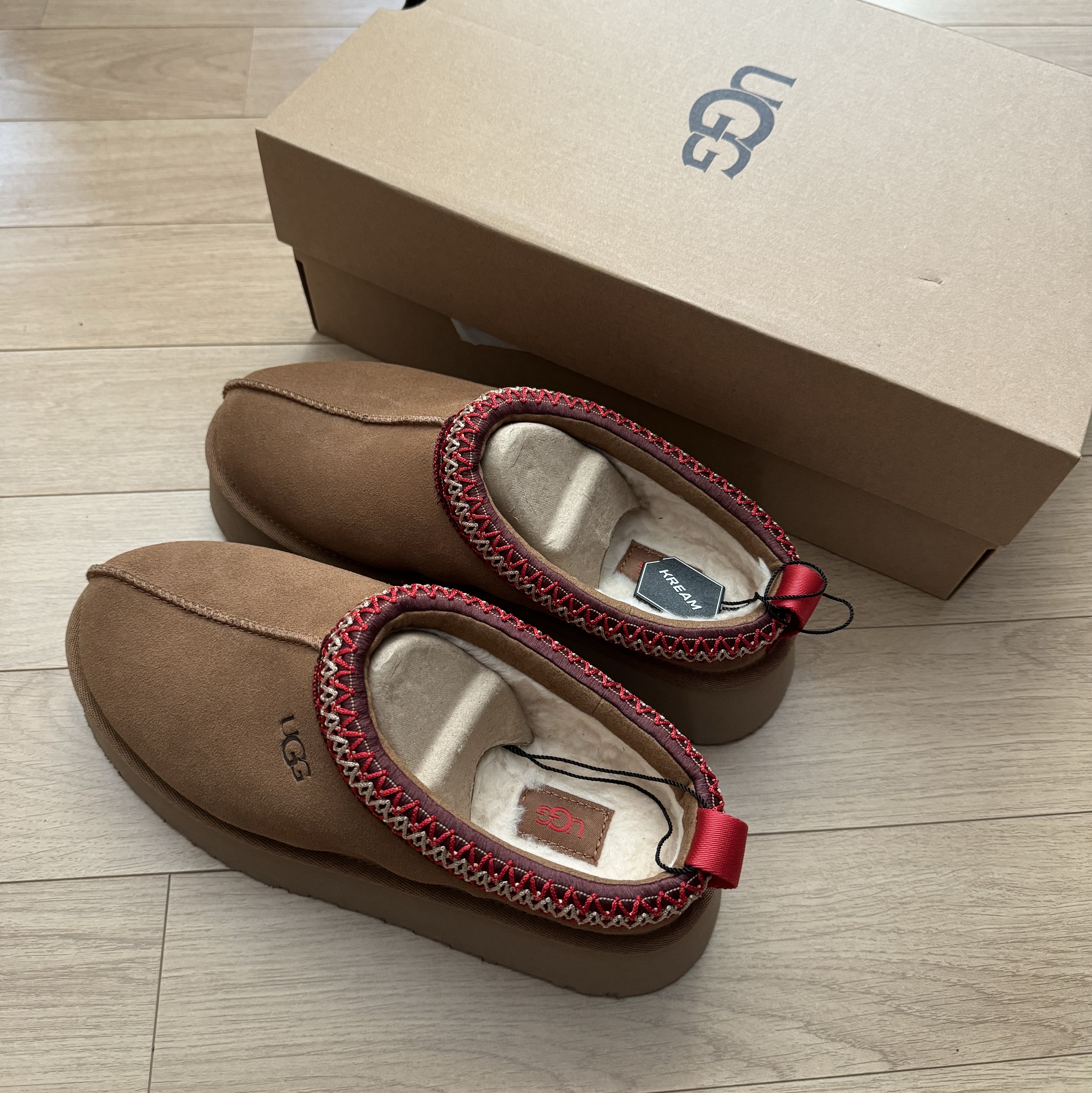 (W) UGG Tazz Slipper Chestnut 착용 스타일