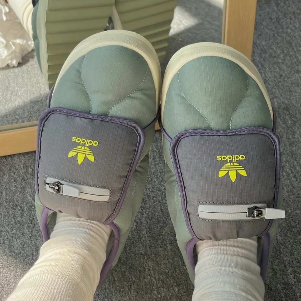 Adidas Puffylette Silver Green Grey 착용 스타일 - 3
