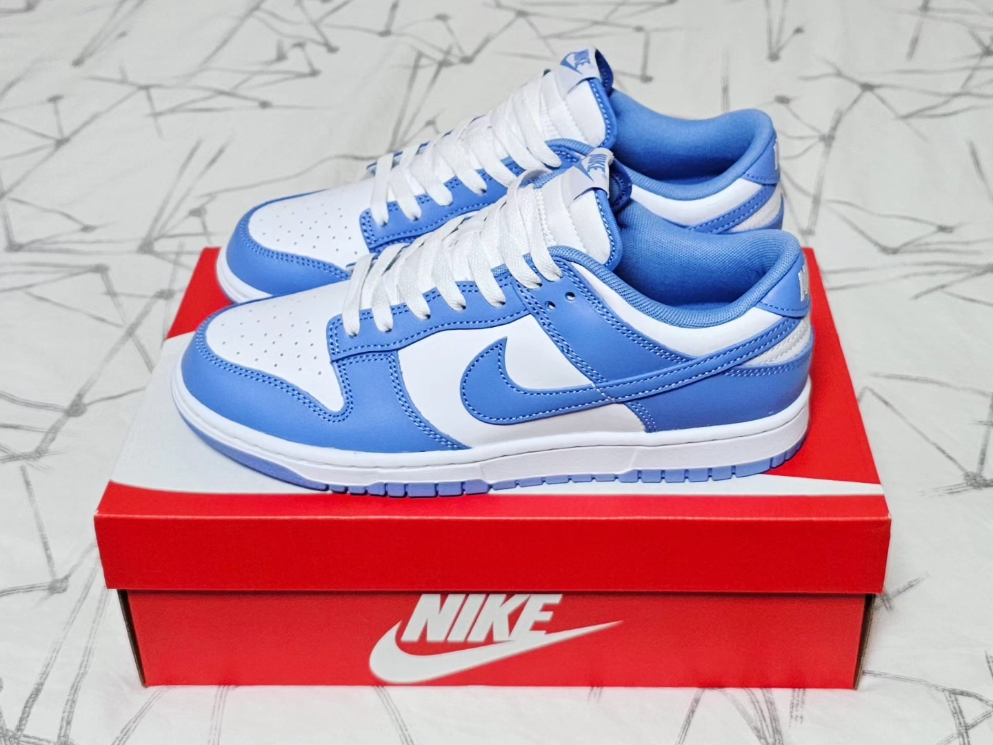 Nike Dunk Low Retro White Polar Blue 착용 스타일 - 2