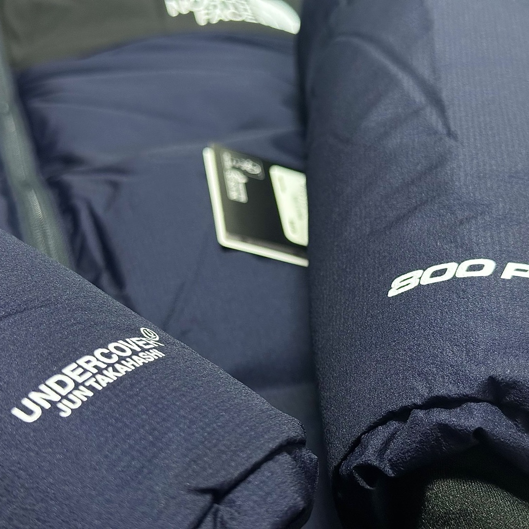 The North Face x Undercover Soukuu Cloud Down Nupste TNF Black Aviator Navy 착용 스타일 - 3