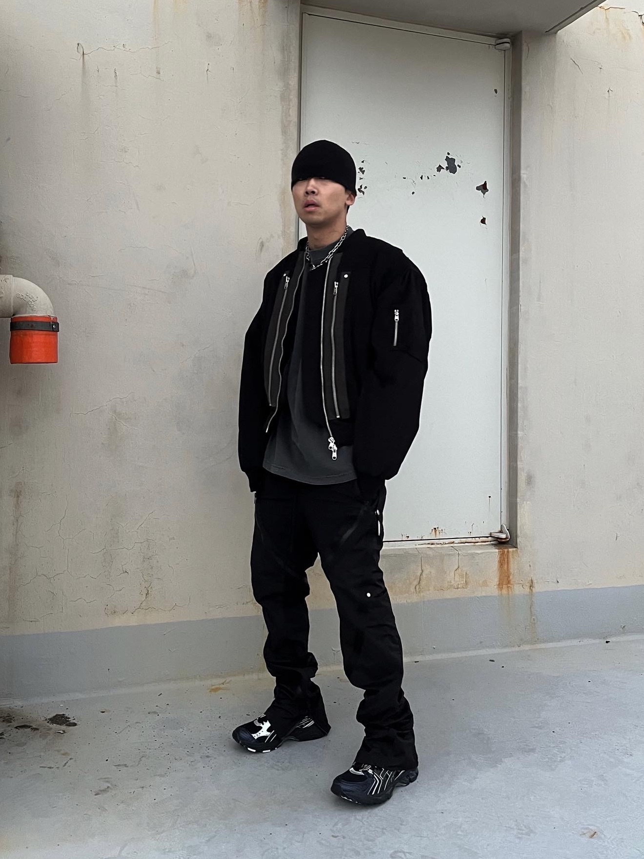 Undermycar Rumlow Back Zip Cotton Garment Bomber Dark Gull - 22FW, Our Legacy Ladon Brass Keychain Matte Nickel 착용 스타일