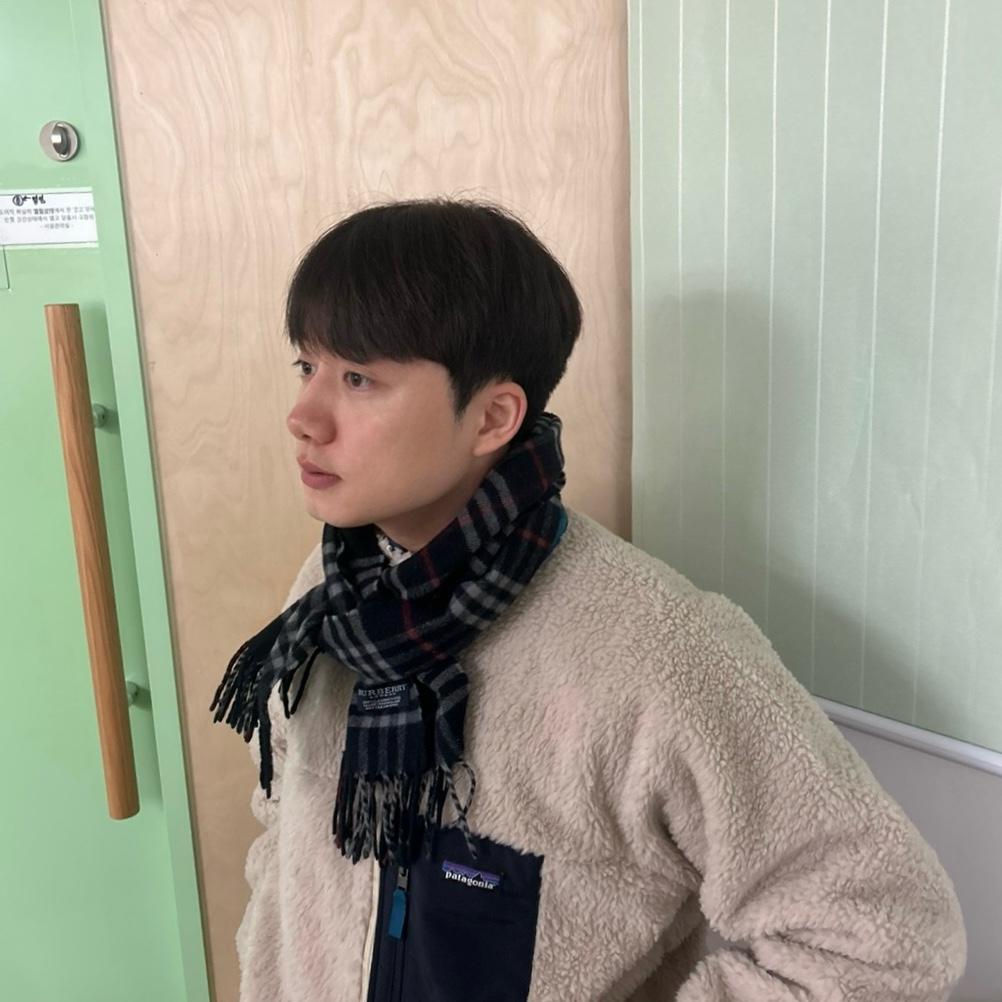 Patagonia Classic Retro-X Jacket Natural, Burberry Classic Check Cashmere Muffler Navy 착용 스타일 - 2