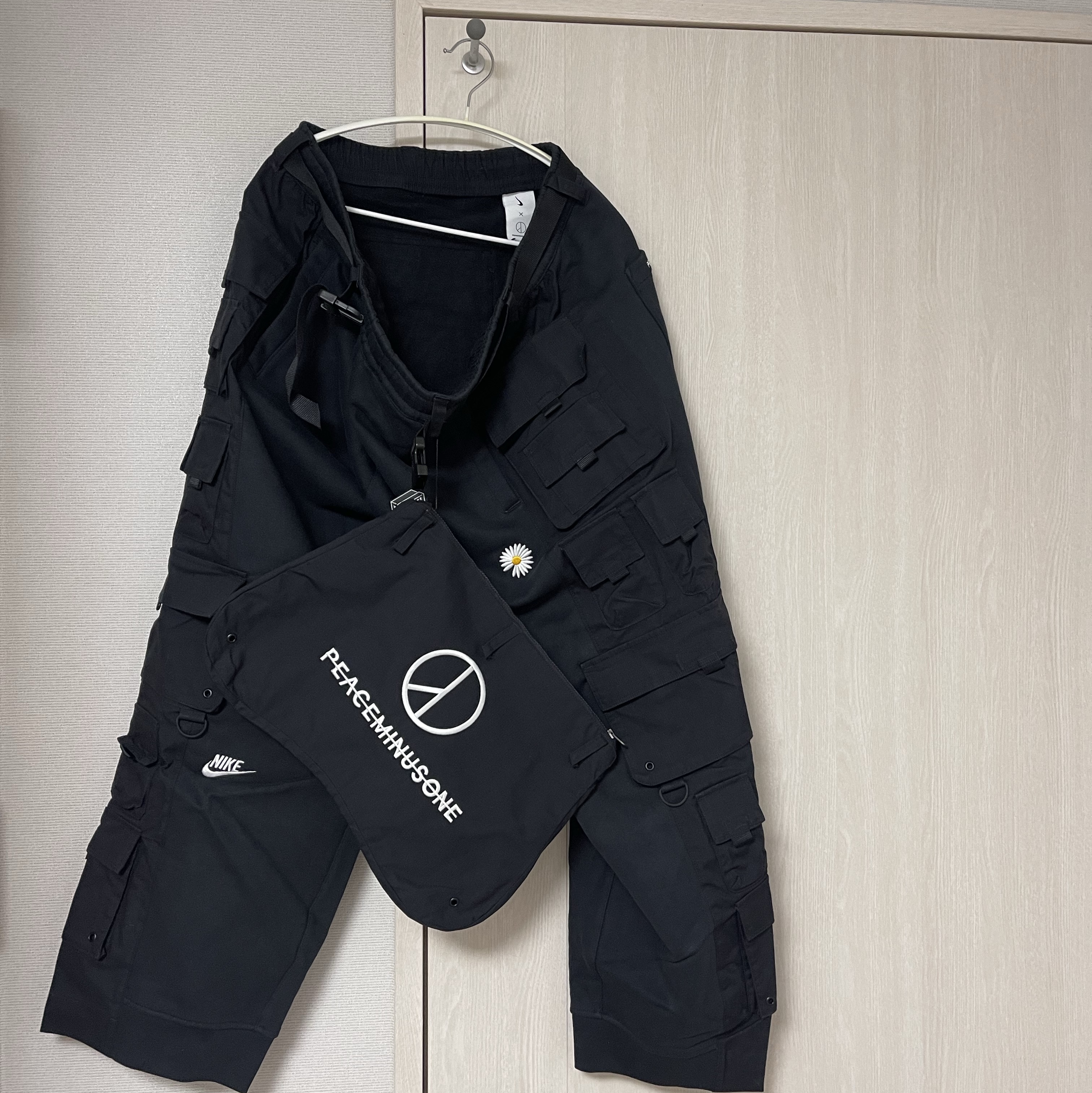 Nike x Peaceminusone Wide Pants Black (DR0096-010) 착용 스타일 - 2
