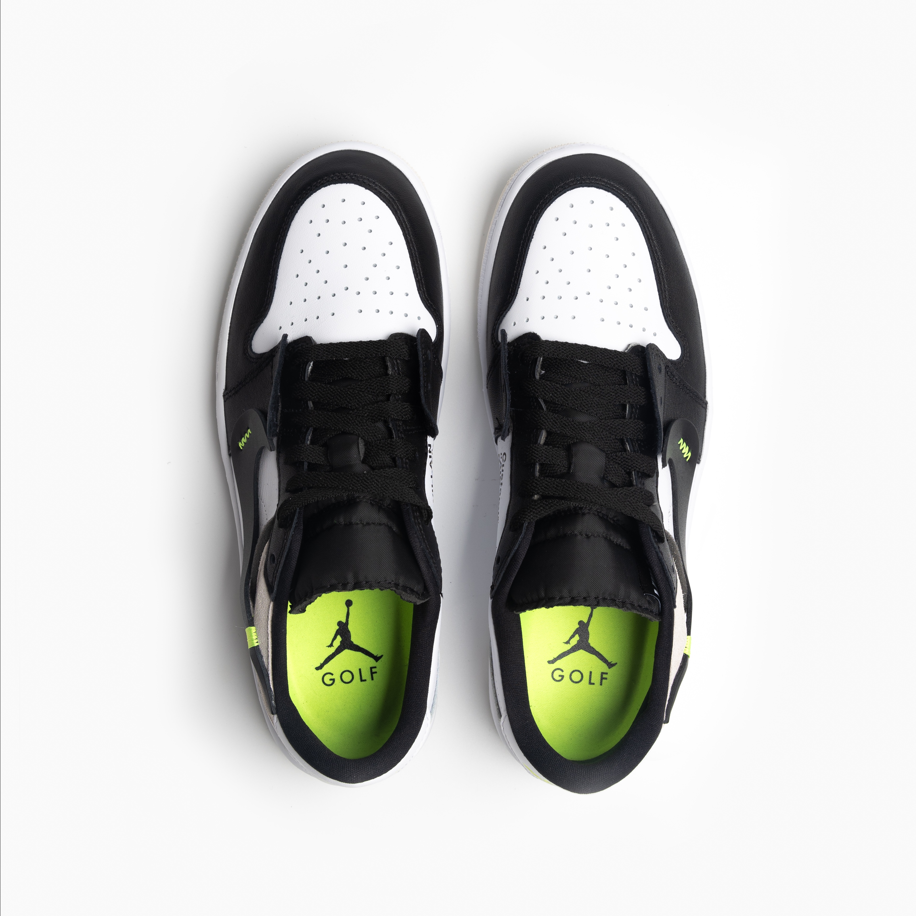 Jordan 1 Low Golf Black White and Volt 착용 스타일 - 4