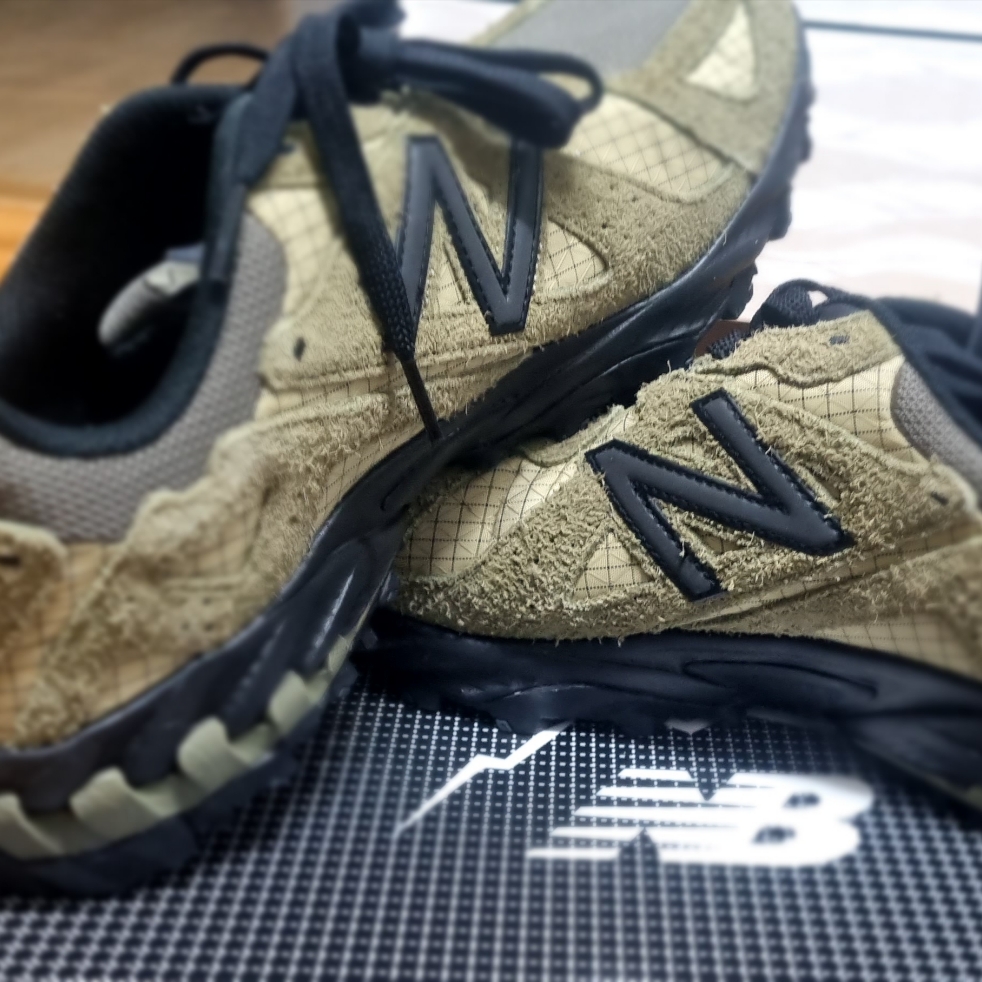 New Balance x Cayl ML610TCL Covert Green 착용 스타일 - 1