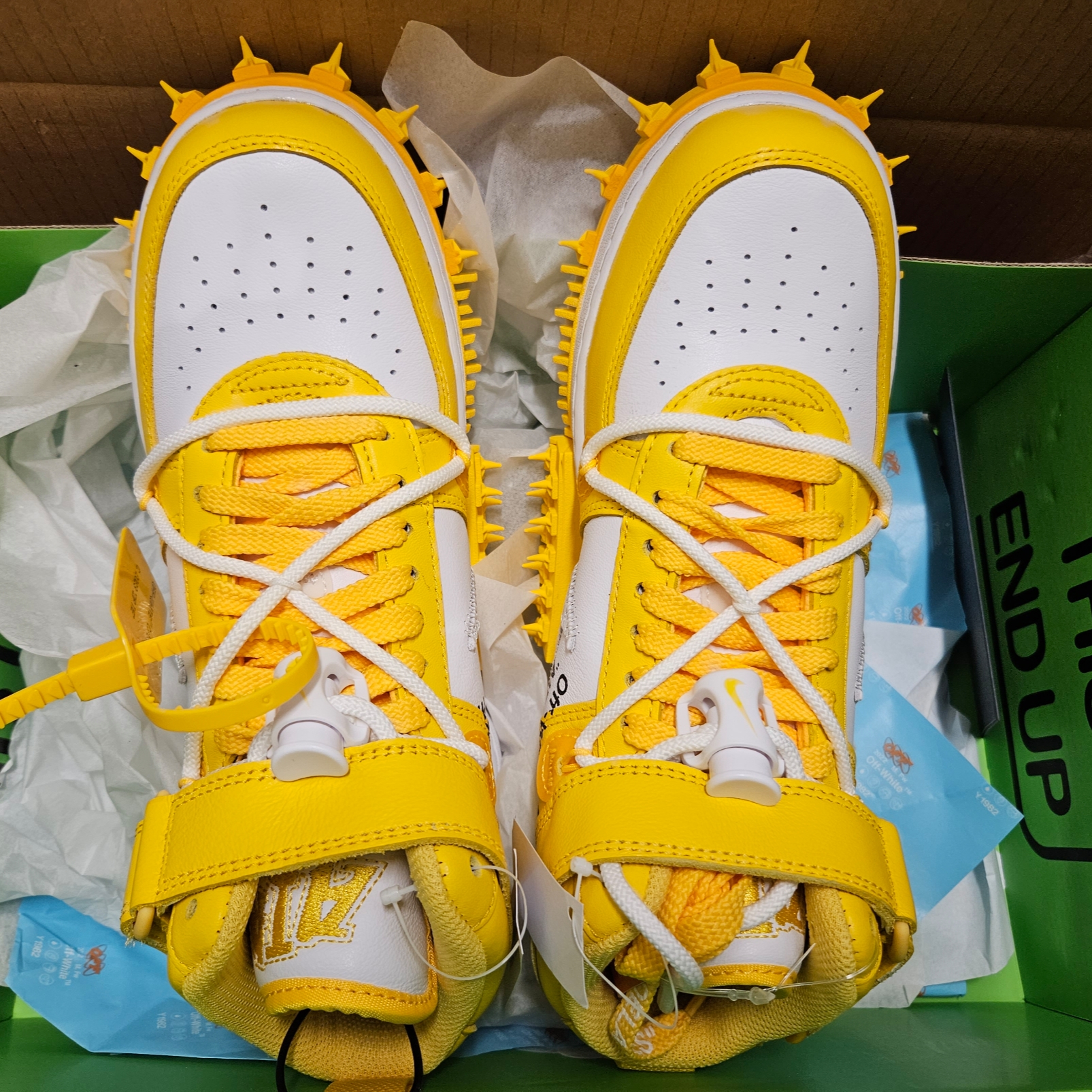 Nike x Off-White Air Force 1 Mid SP Leather Varsity Maize 착용 스타일 - 3