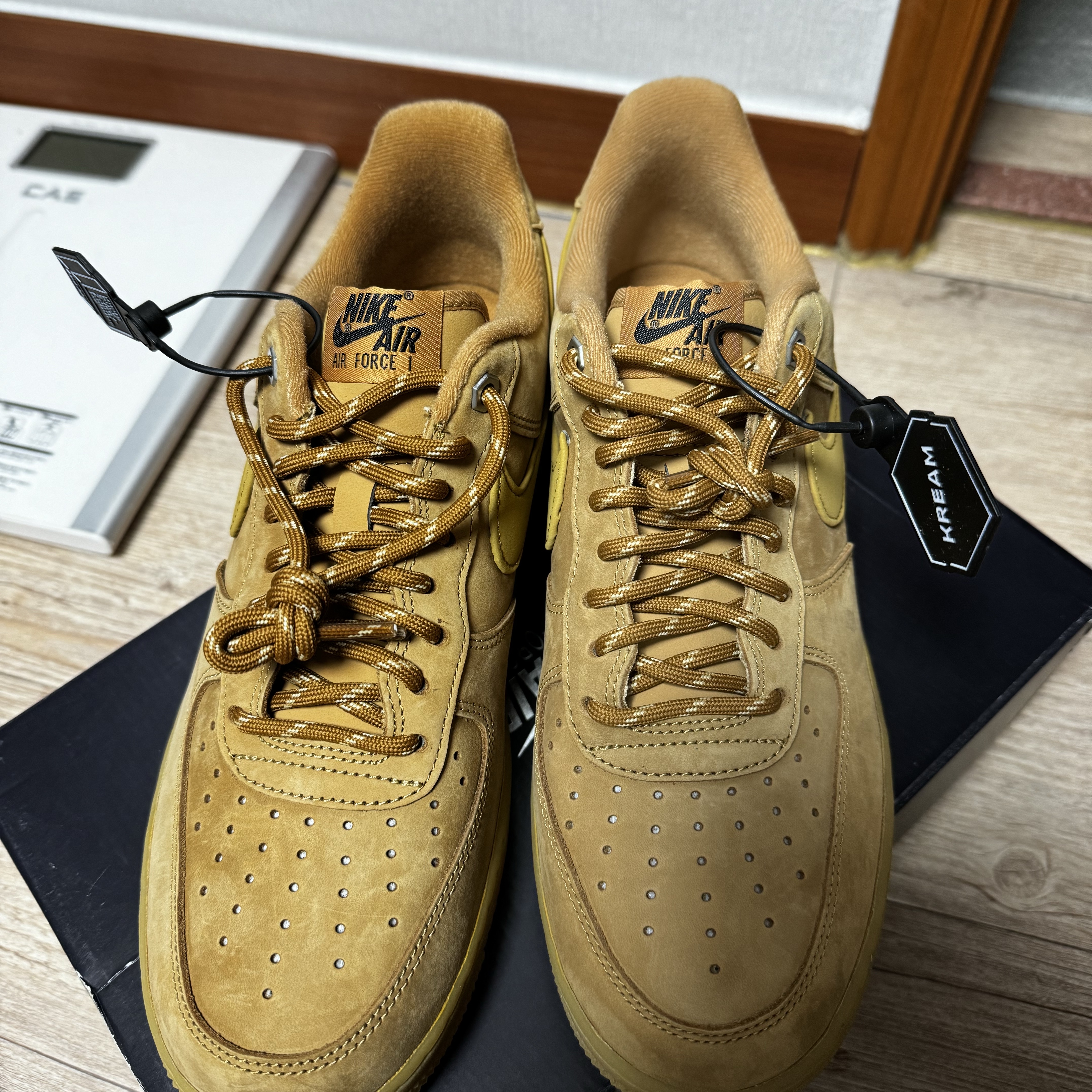 Nike Air Force 1 '07 WB Flax 착용 스타일 - 1