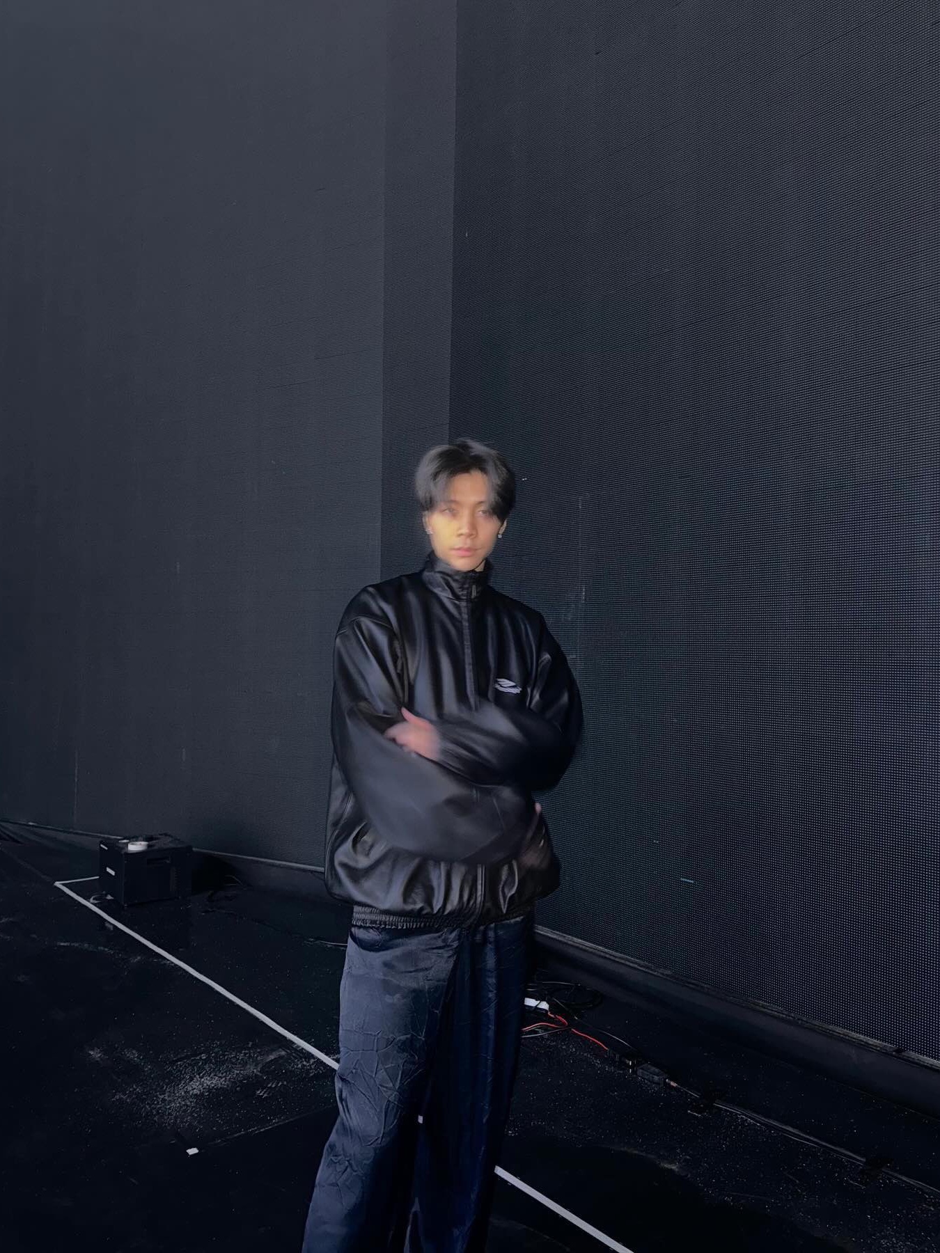 Balenciaga 3B Sports Icon Tracksuit Leather Jacket Black 착용 스타일 - 1