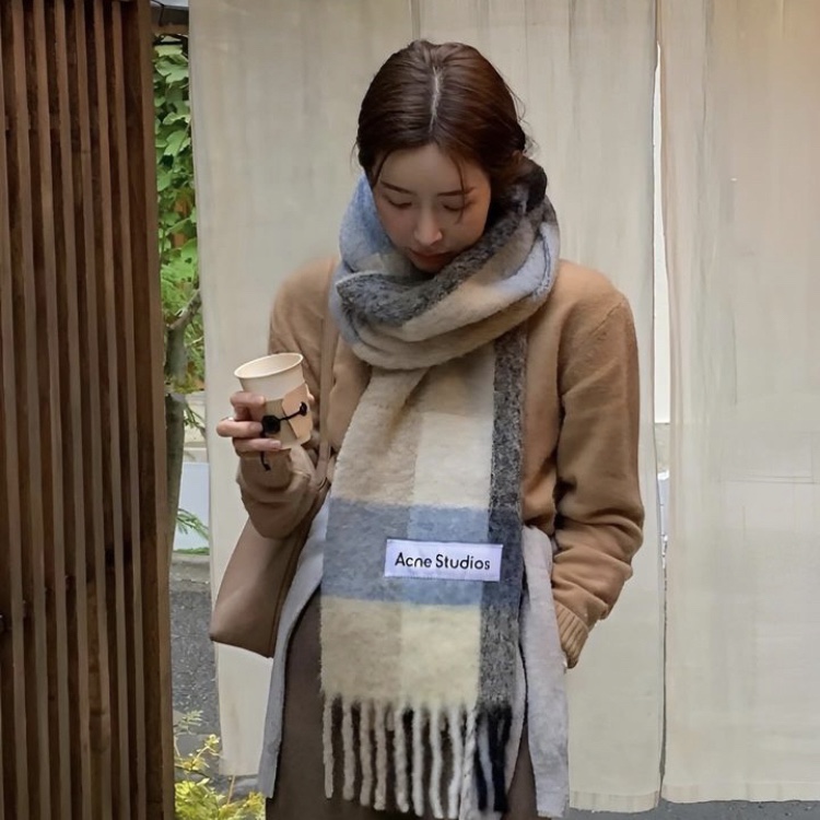 Acne Studios Mohair Check Muffler Blue Beige Black 착용 스타일