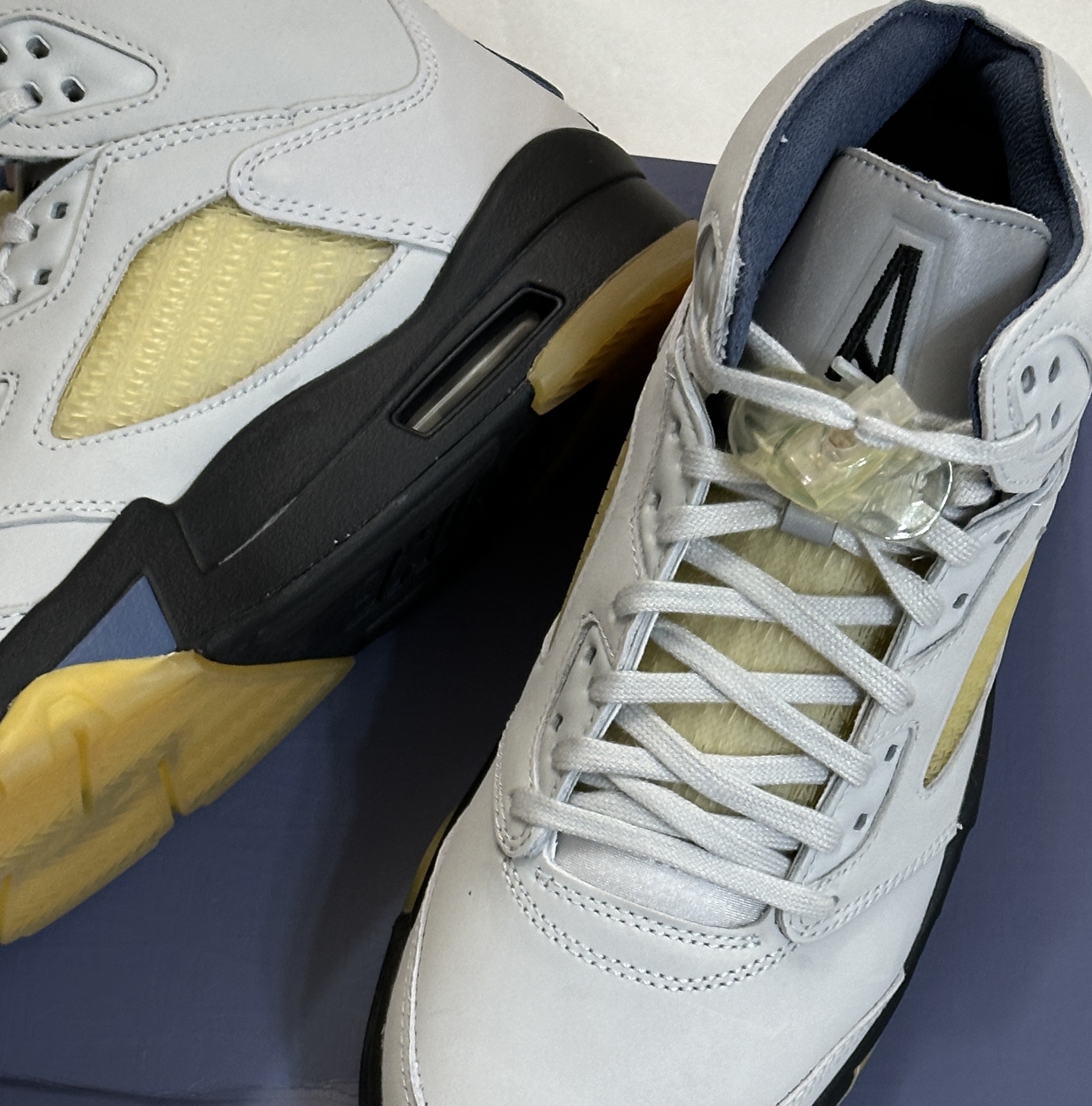 (W) Jordan 5 x A Ma Maniere Retro Dawn 착용 스타일 - 3