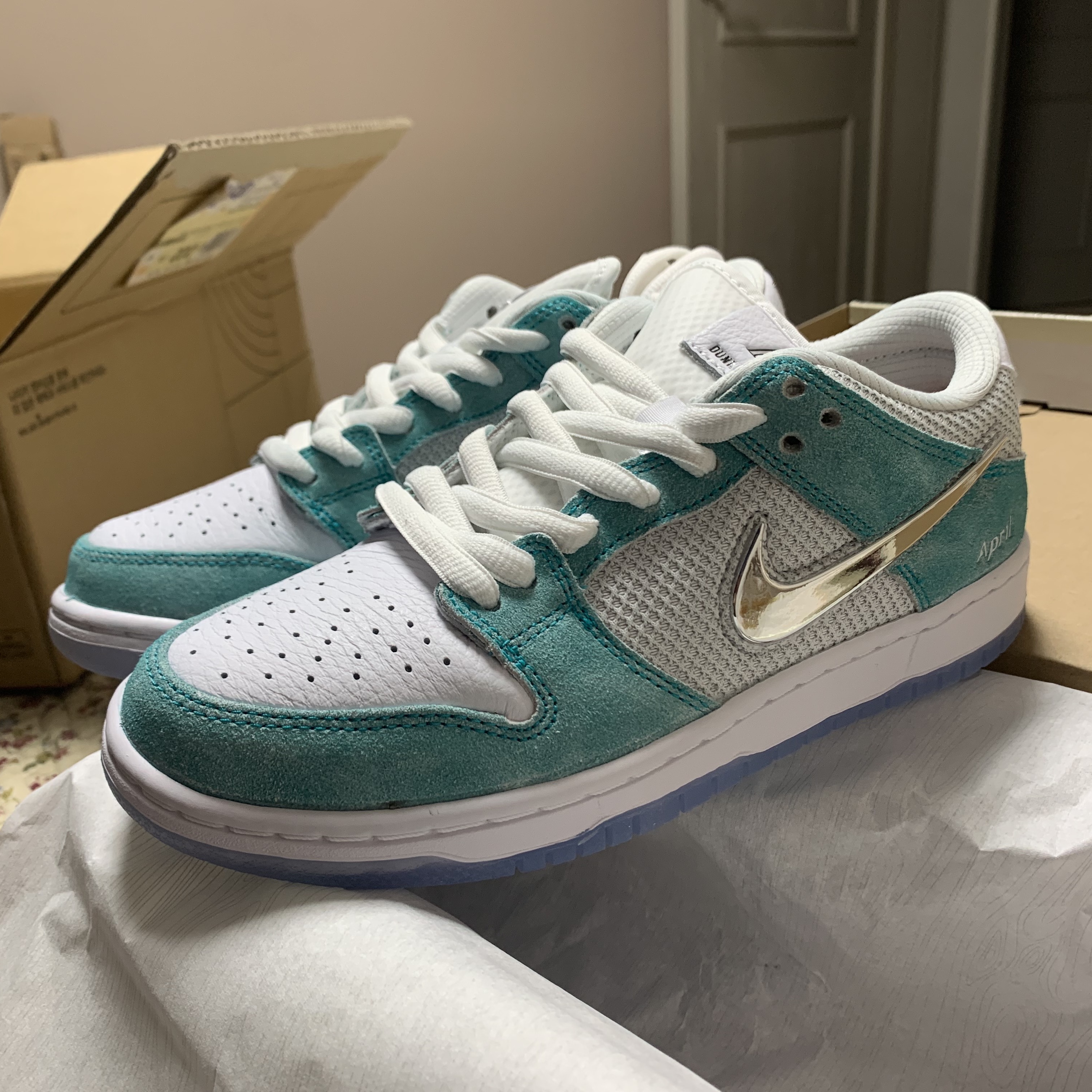 Nike x April Skateboards SB Dunk Low Pro QS Racer Blue Metallic Silver 착용 스타일 - 2