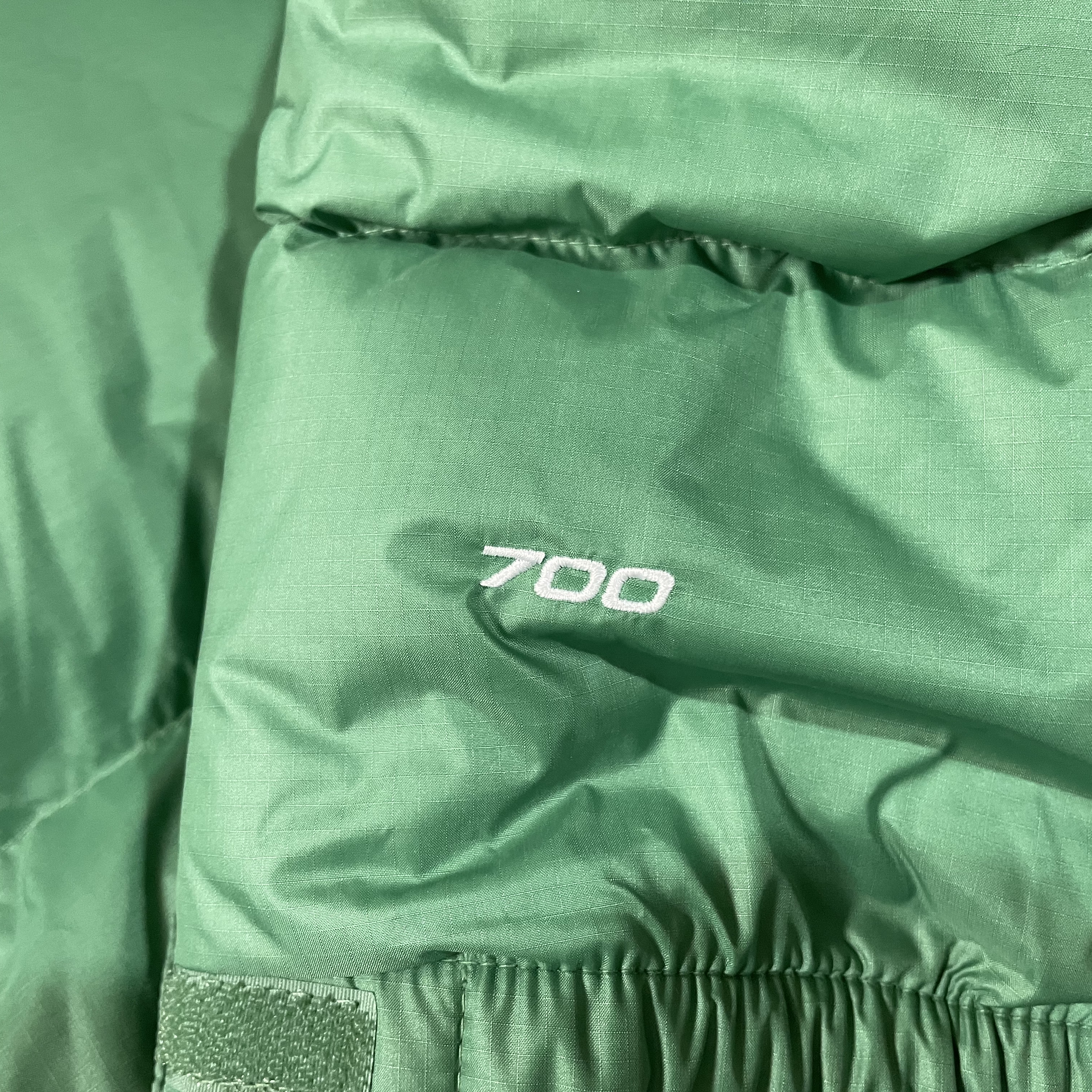 The North Face 1996 Retro Nuptse Jacket Deep Grass Green 착용 스타일 - 2