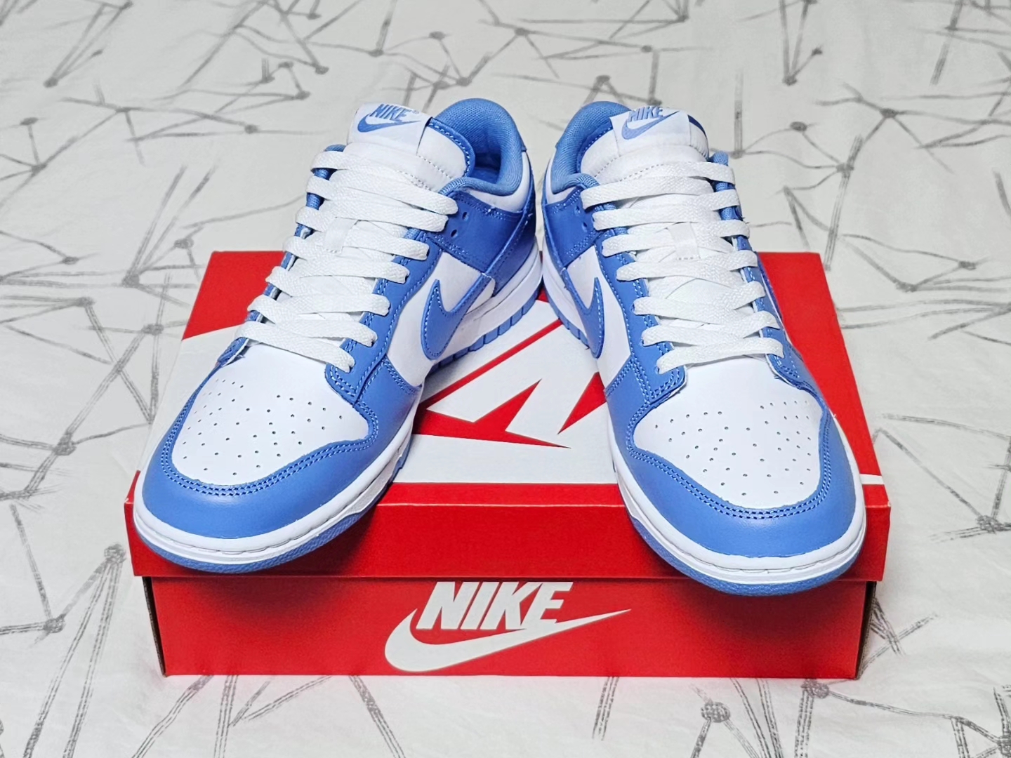 Nike Dunk Low Retro White Polar Blue 착용 스타일 - 3