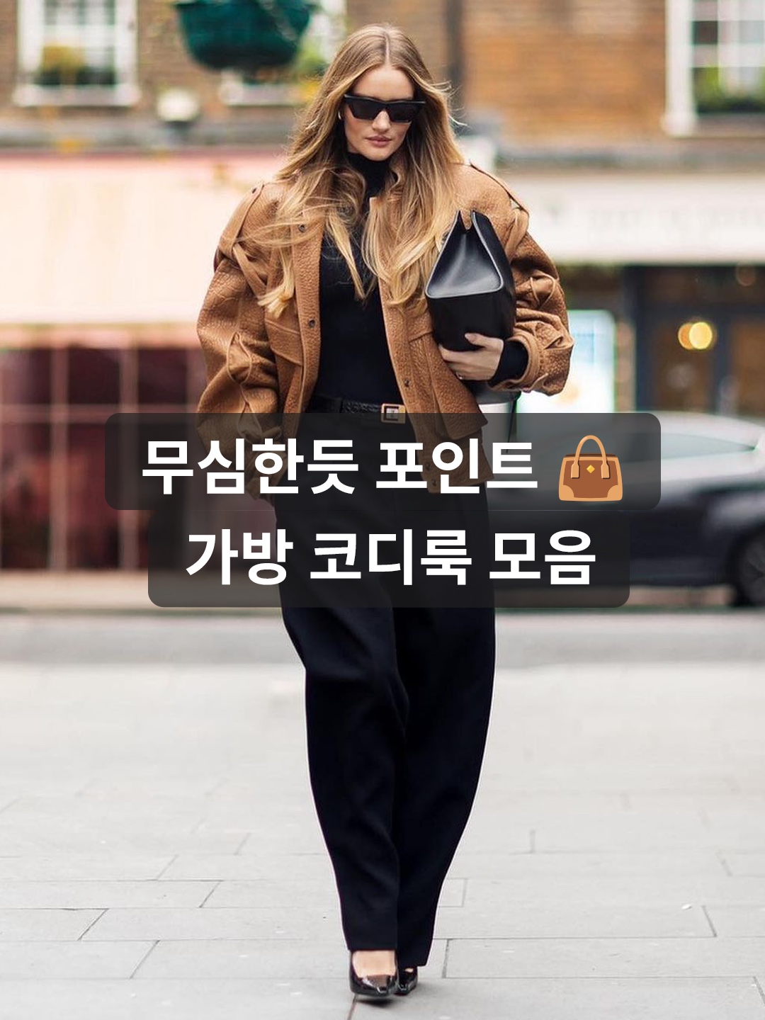 The Row Soft Margaux 17 Bag in Leather Cuir, Miu Miu Leather Strap Top Handle Bag Black 착용 스타일 - 1