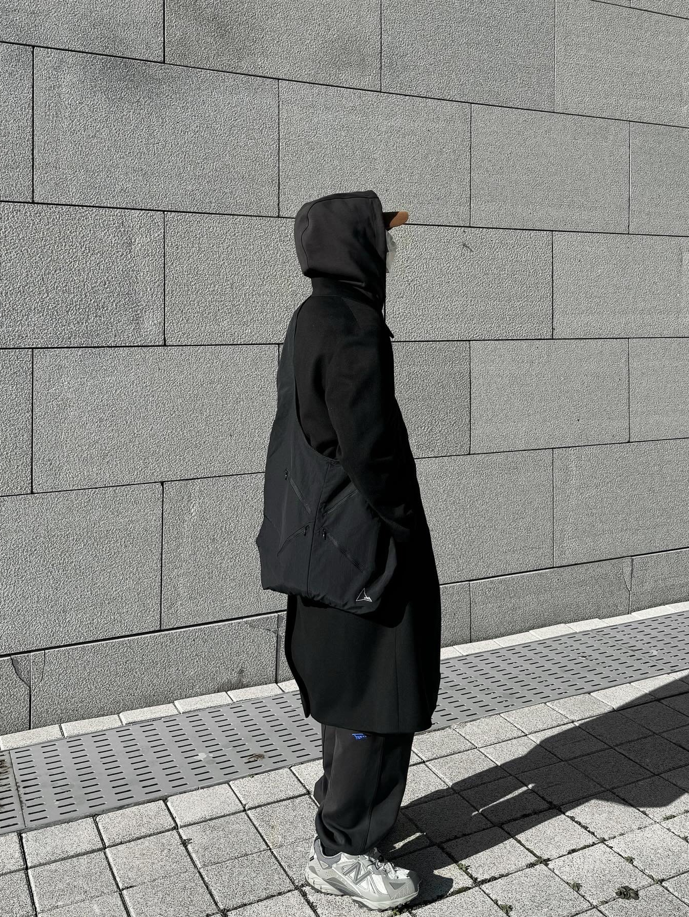 New Balance ML610Xv1 Team Away Grey, Zara x Ader Error Jogger Pants Dark Anthracite Grey 착용 스타일 - 2
