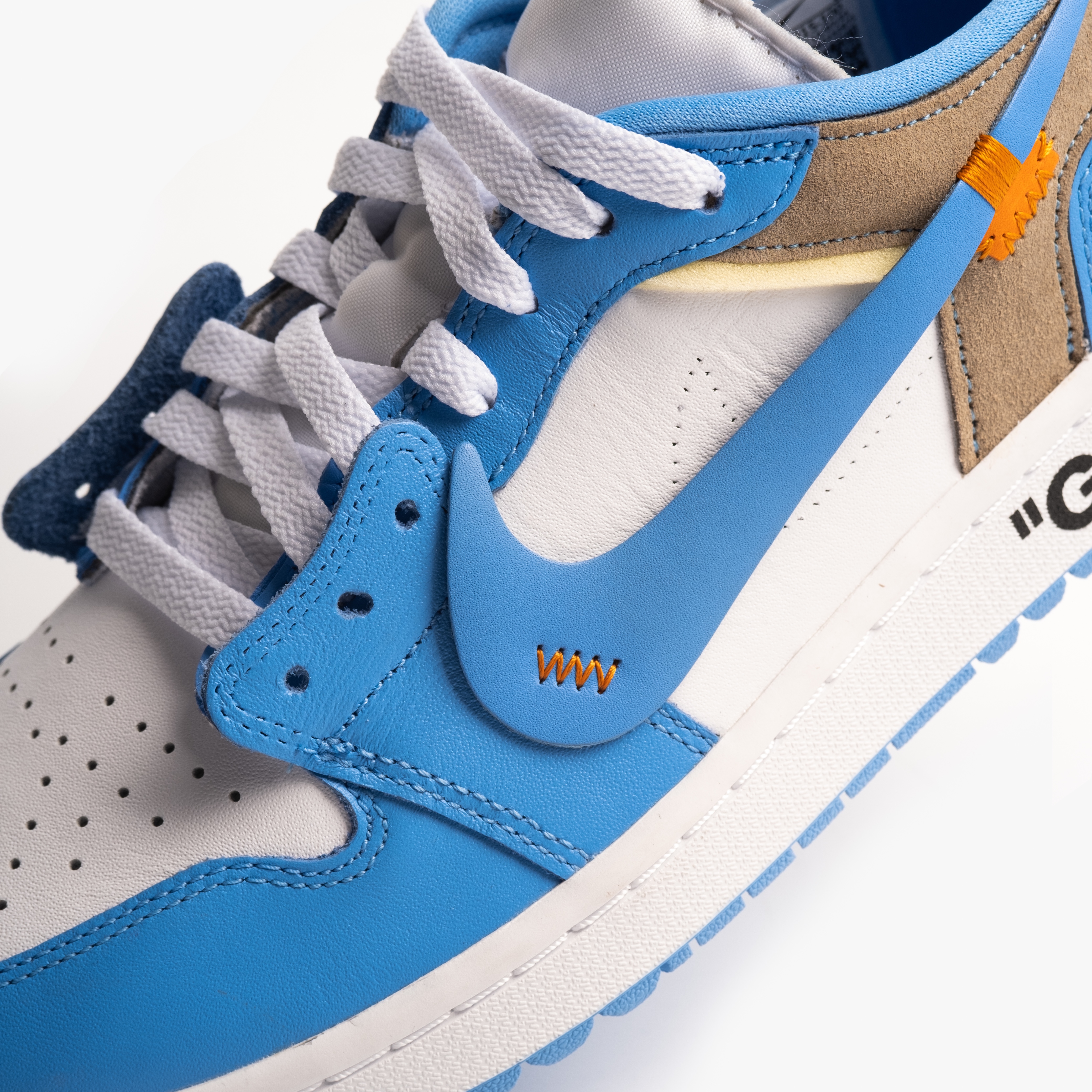 Jordan 1 Low Golf White and University Blue 착용 스타일 - 7