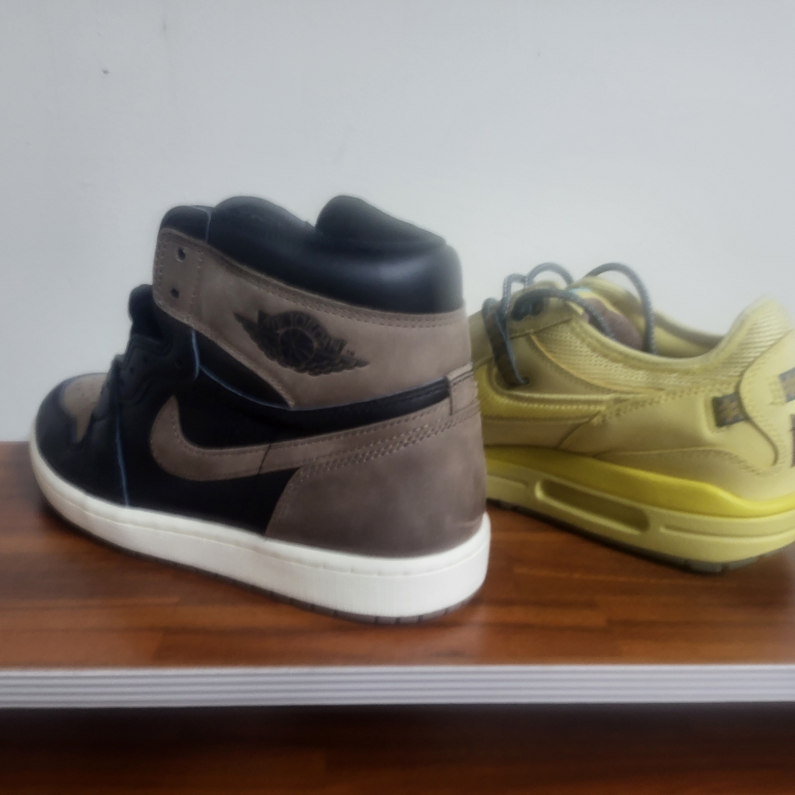 Nike x Travis Scott Air Max 1 Cact.us Gold, Jordan 1 Retro High OG Palomino 착용 스타일 - 2