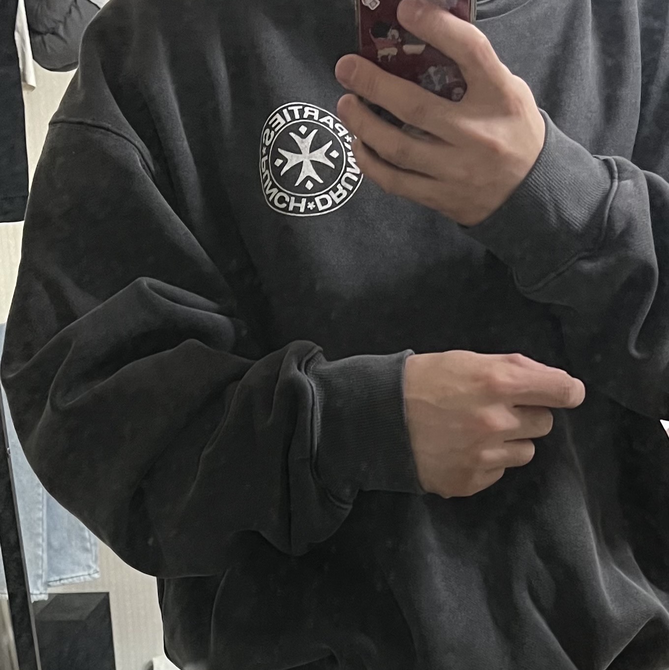 Punch Drunk Parties Circle Logo Garment Dyed Hoodie Charcoal 착용 스타일 - 1