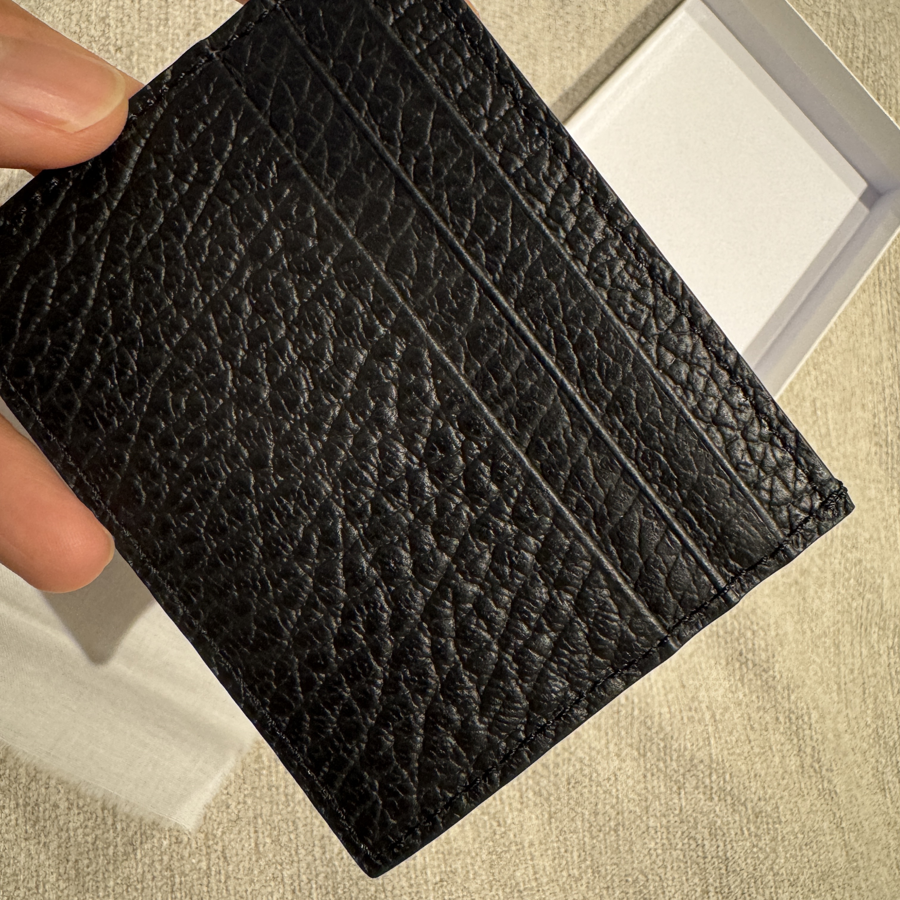 Maison Margiela Stitch Card Holder Black 착용 스타일 - 4