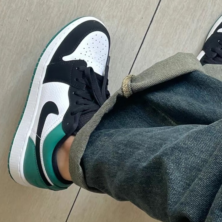 (GS) Jordan 1 Low Black Mystic Green 착용 스타일 - 2
