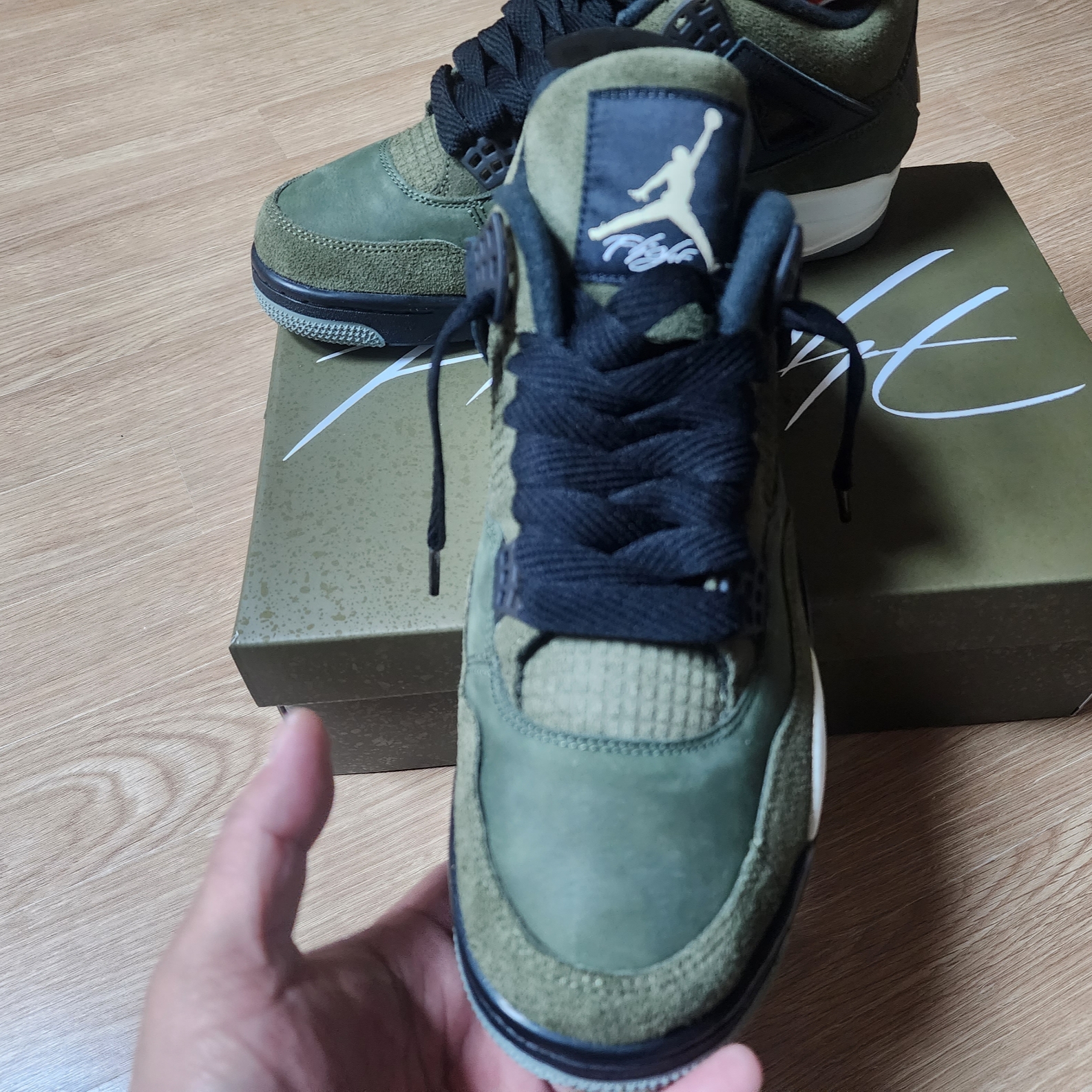 Jordan 4 Retro SE Craft Medium Olive 착용 스타일 - 2