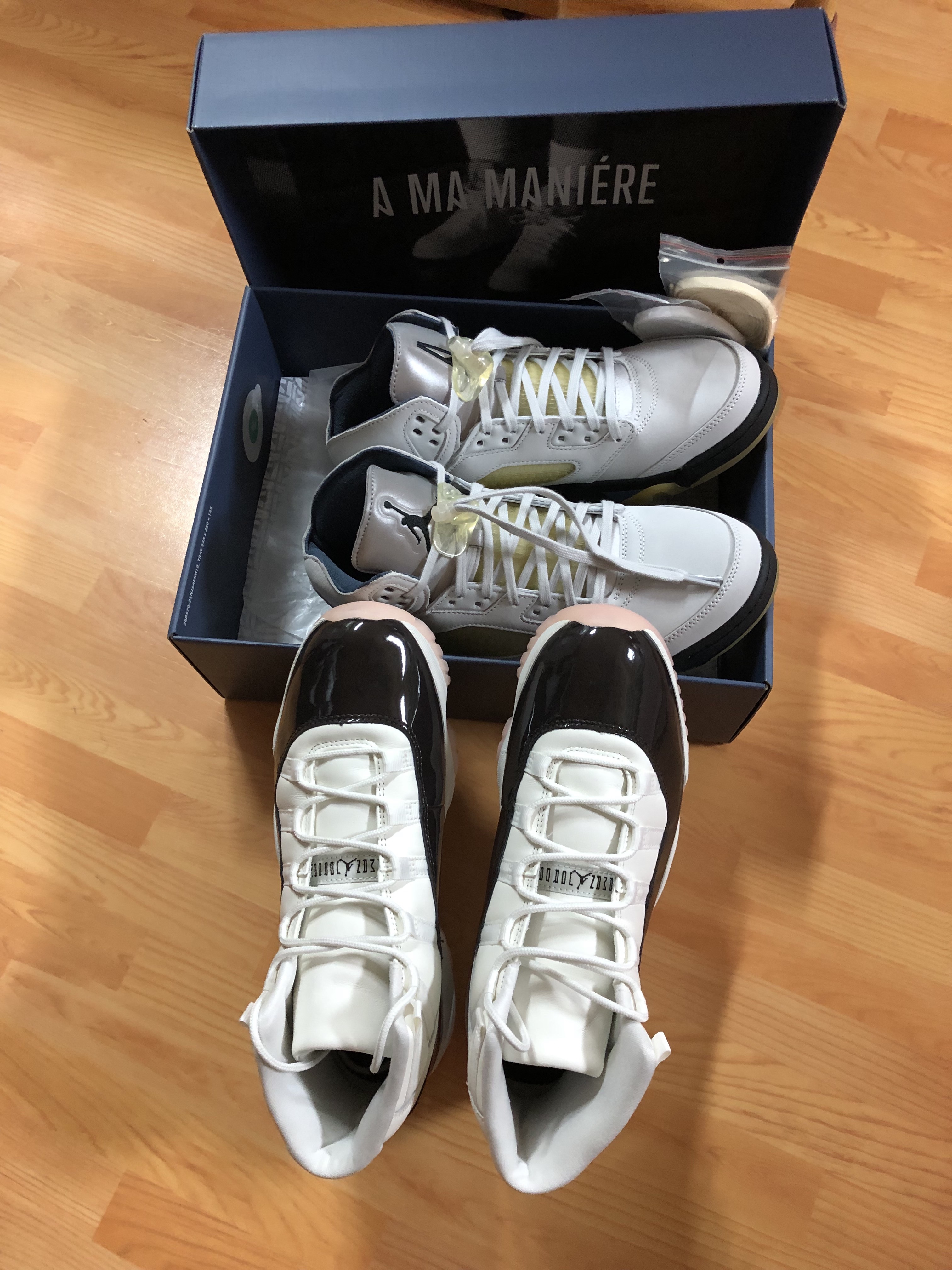(W) Jordan 11 Retro Neapolitan, (W) Jordan 5 x A Ma Maniere Retro Dawn 착용 스타일 - 2