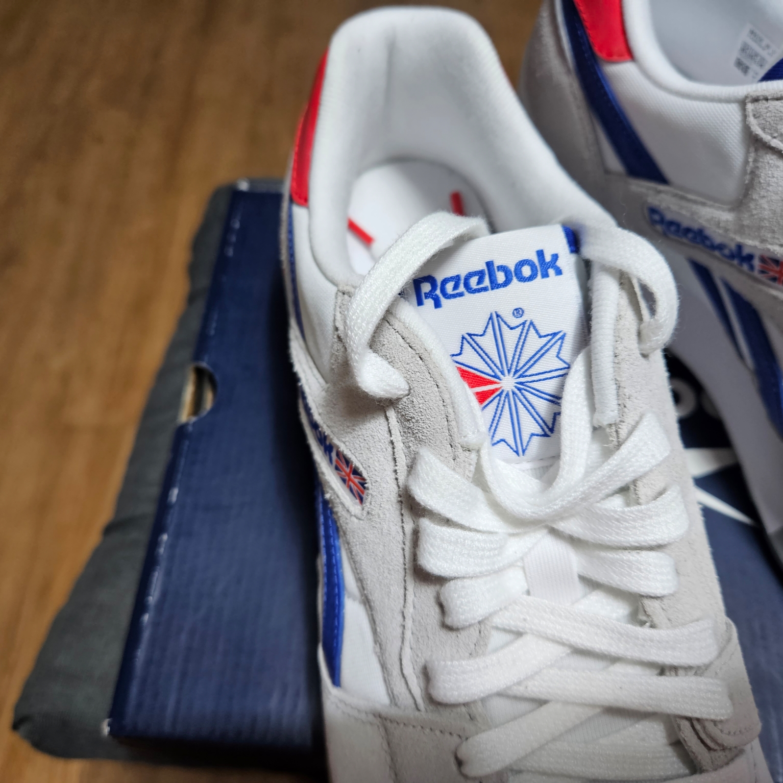 Reebok GL 6000 Footwear White Bright Cobalt 착용 스타일 - 4