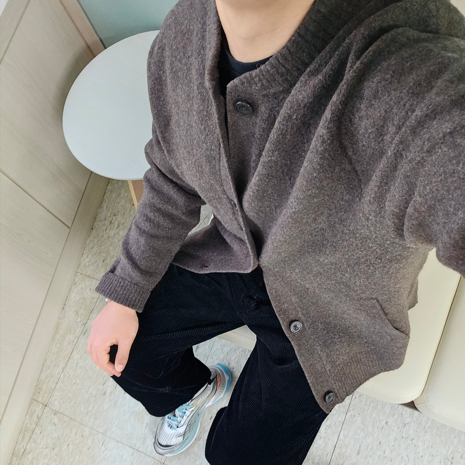 Puma Velophasis Phased White Porcelain, Uniqlo x Engineered Garments Pufftech Utility Jacket Olive 착용 스타일 - 5