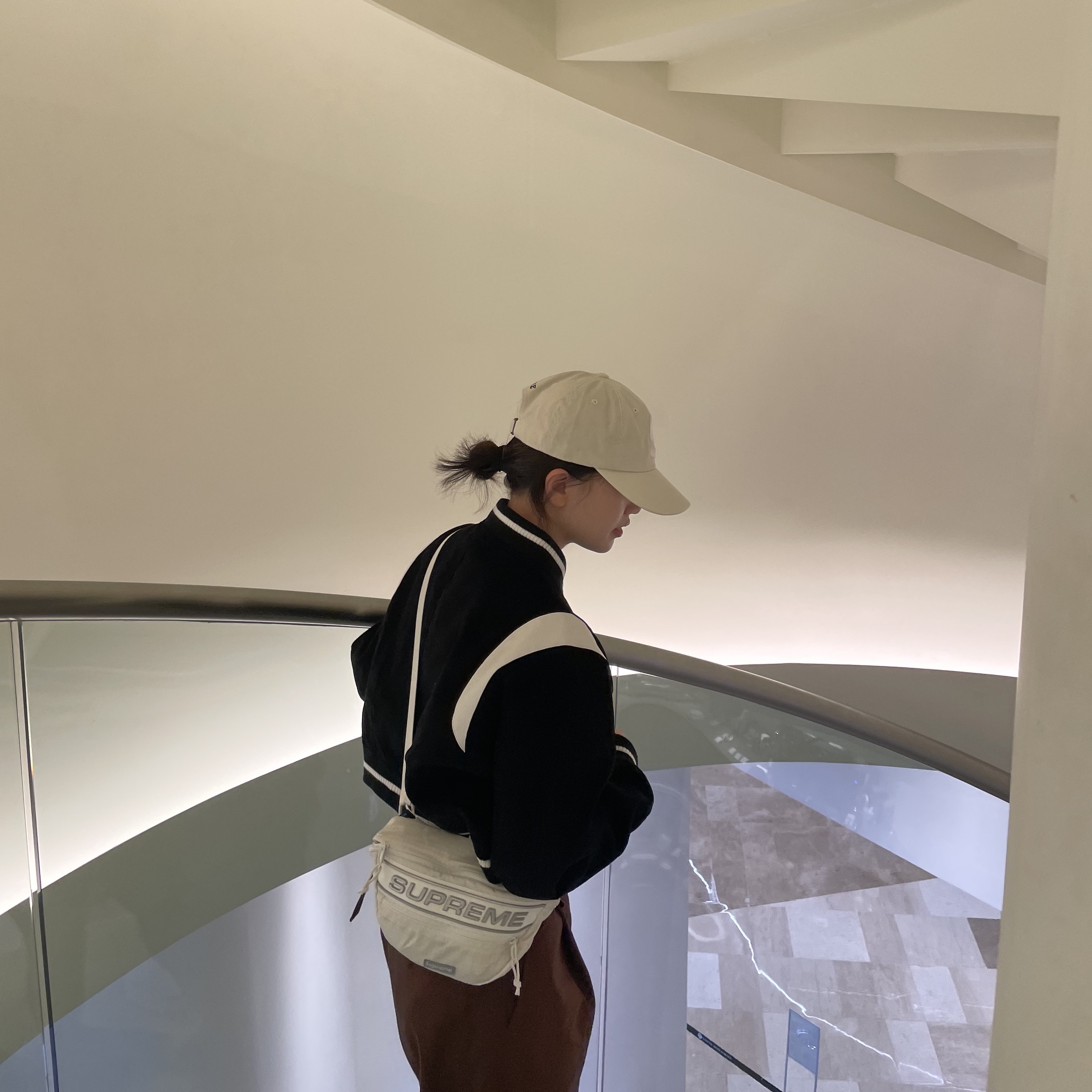 Supreme Waist Bag White - 23FW 착용 스타일