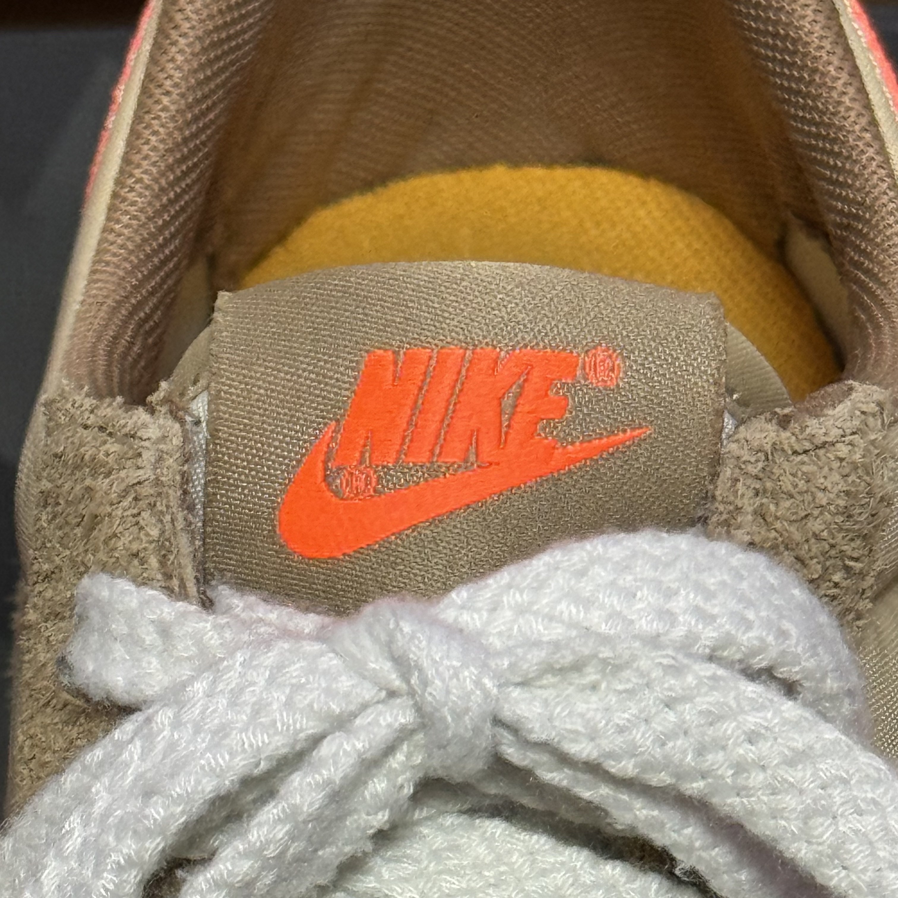 Nike Daybreak SP Vegas Gold College Orange 착용 스타일 - 5
