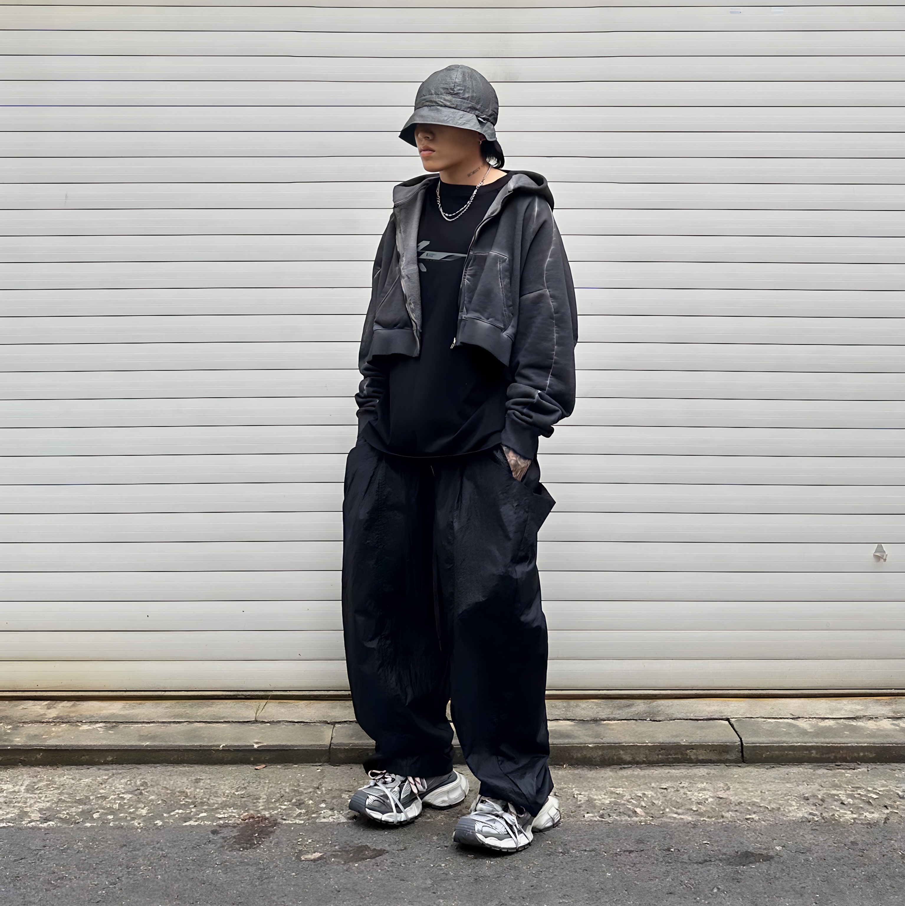 Balenciaga 3XL Sneakers Grey White Red 착용 스타일 - 3